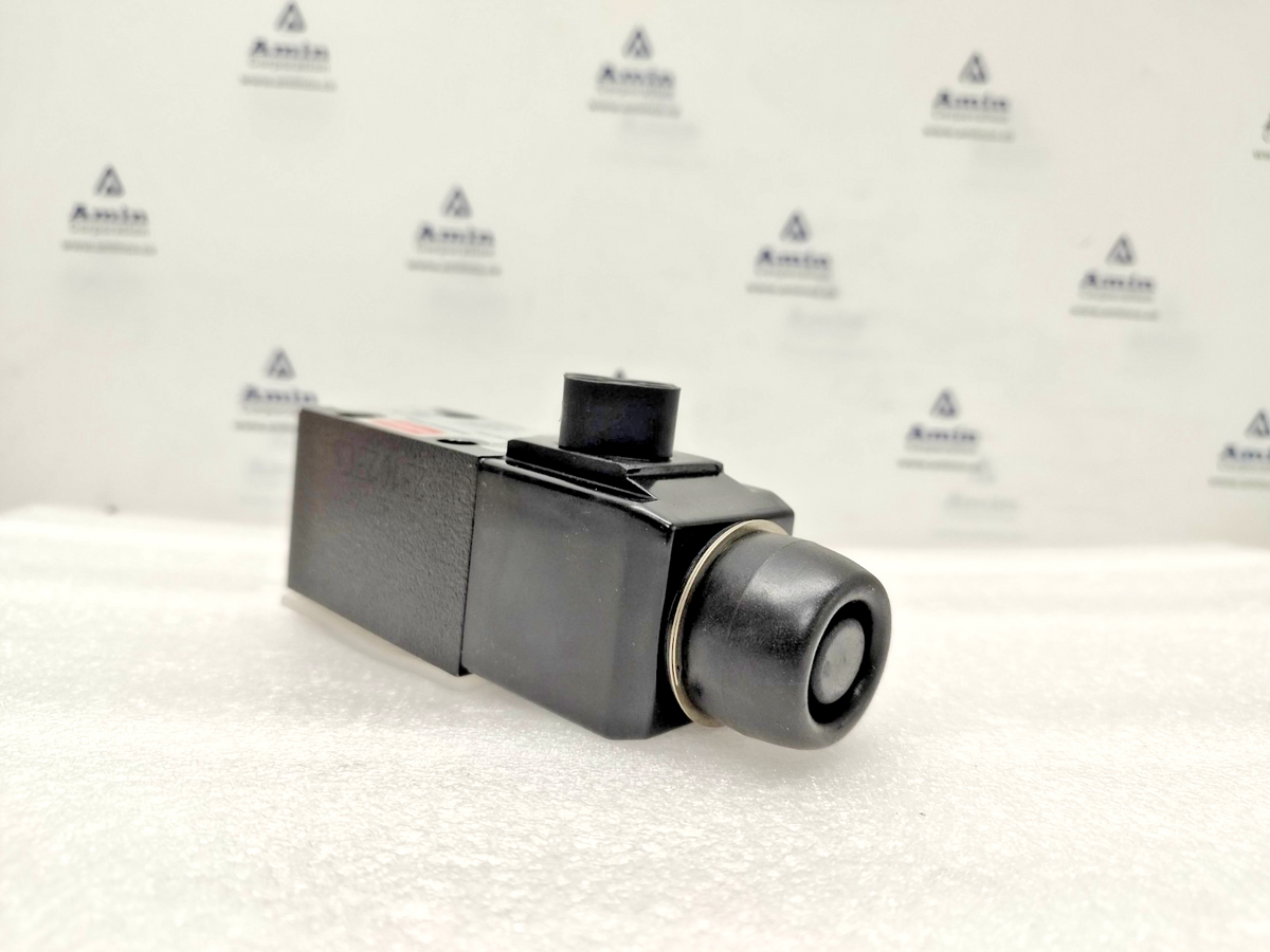 Vickers by Danfoss DG4V-3-2A-H-MU-B6-60 Directional control valve - NEW