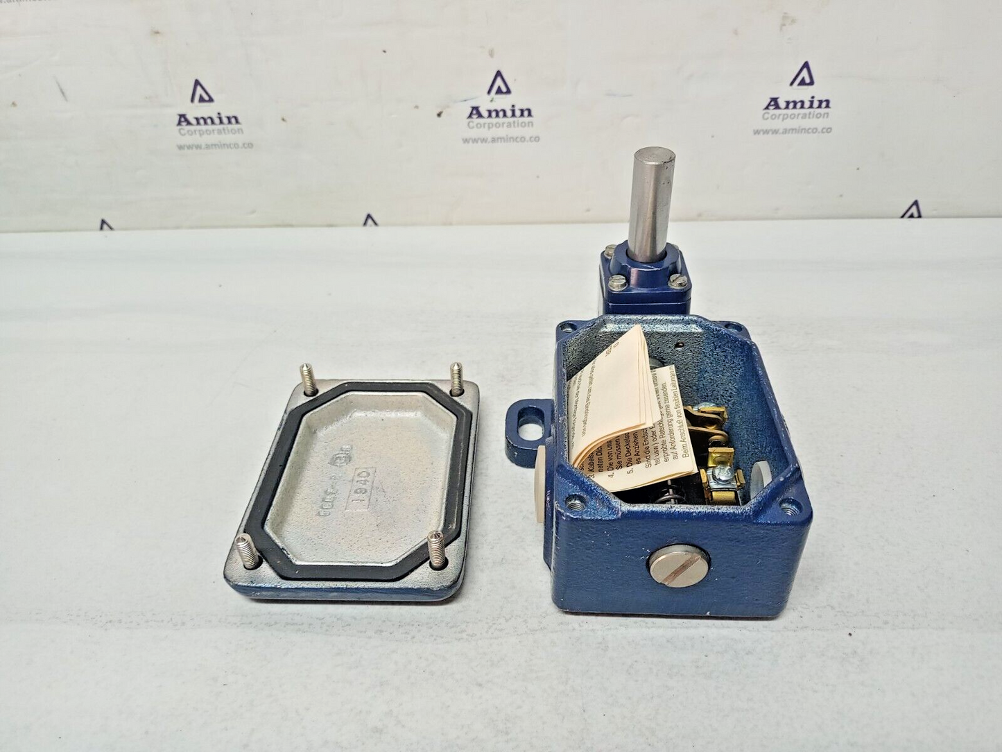 Schmersal T.441-11y-M20 Limit Switch AC-15, Ui 400V, Uimp 6kV - New