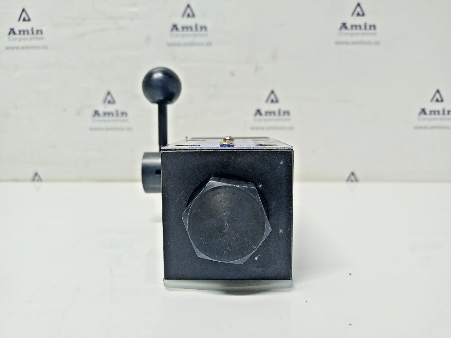 Yuken DMG-01-3C4-1038 Directional valve - NEW