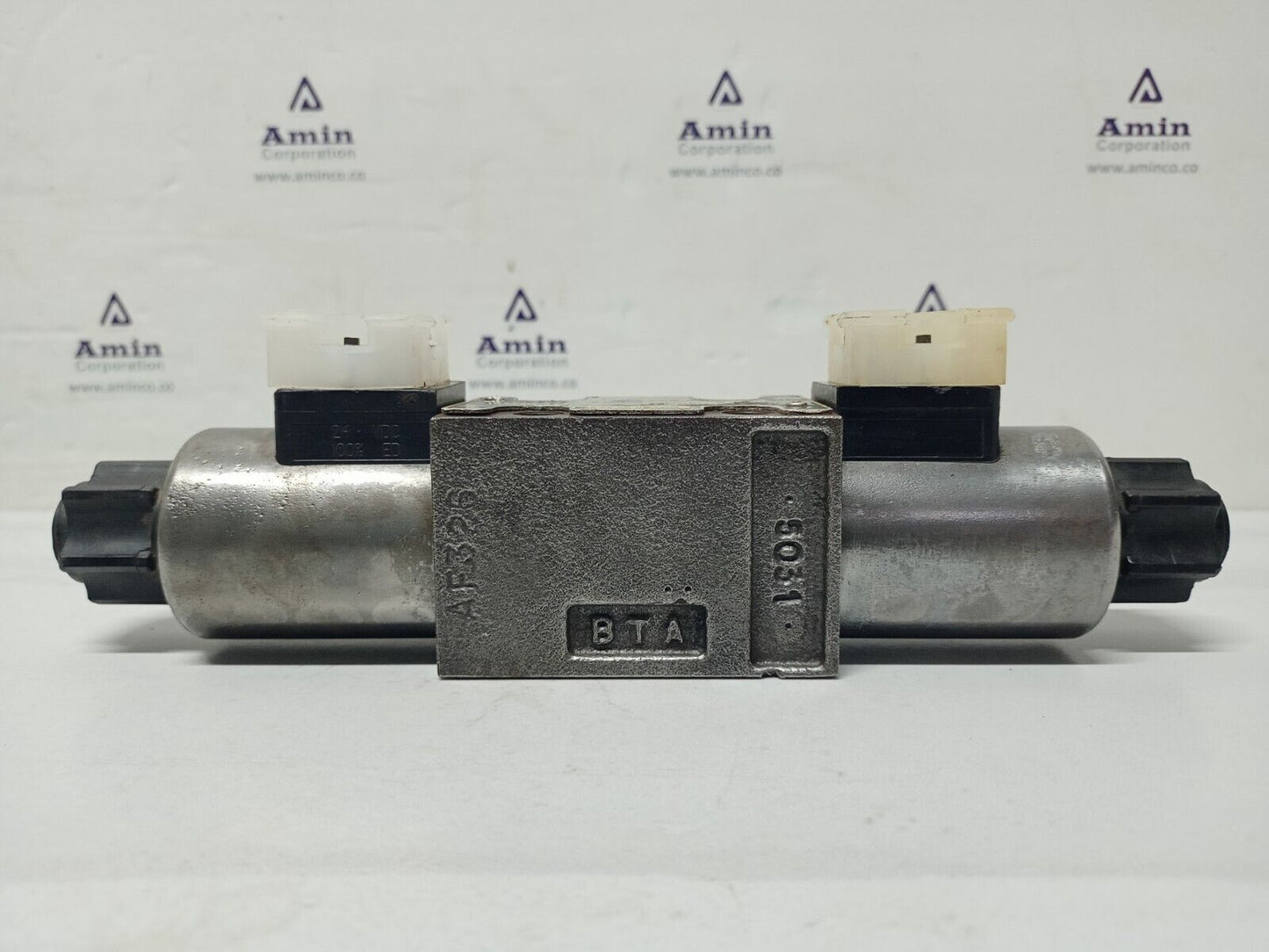 Parker D1VW-4-C-N-J-W-70X-5448 Directional control valve