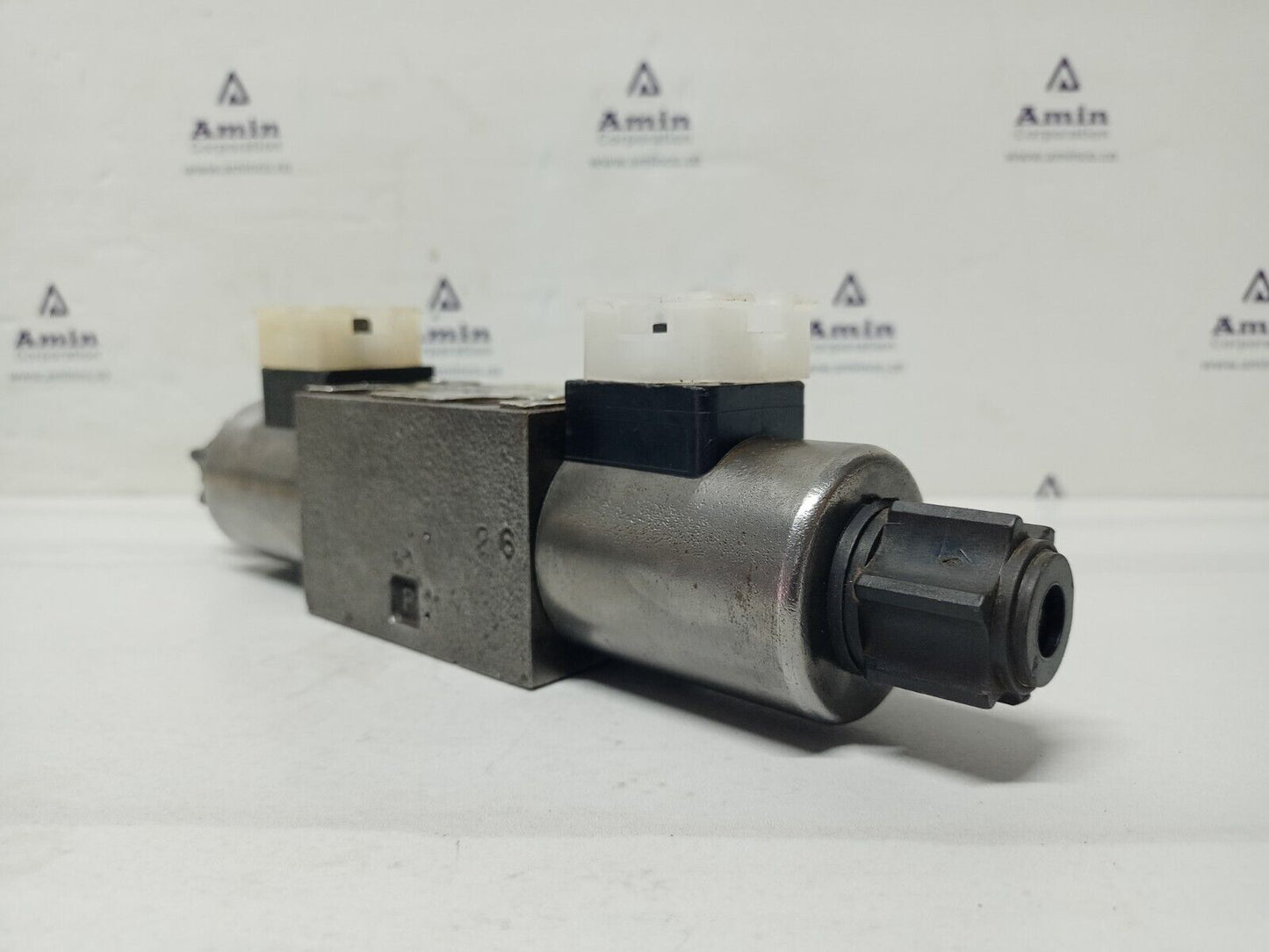 Parker D1VW-4-C-N-J-W-70X-5448 Directional control valve