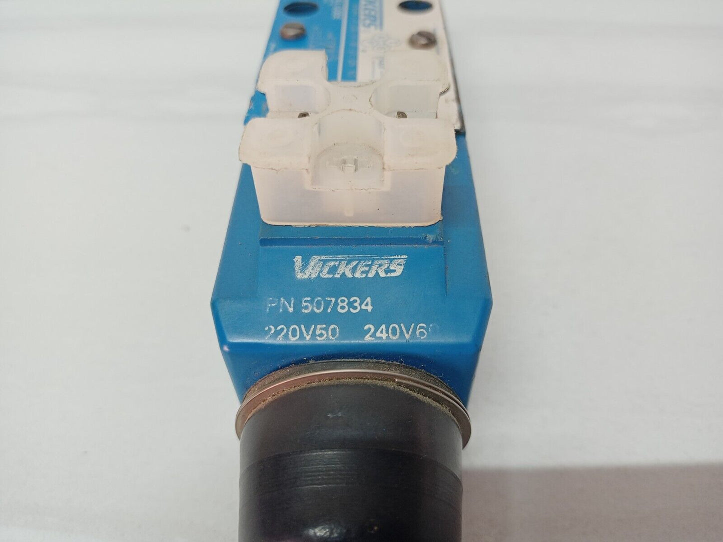 Vickers DG4V-3-2N-H-M-U1-D6-60 EN38 Directional Control valve