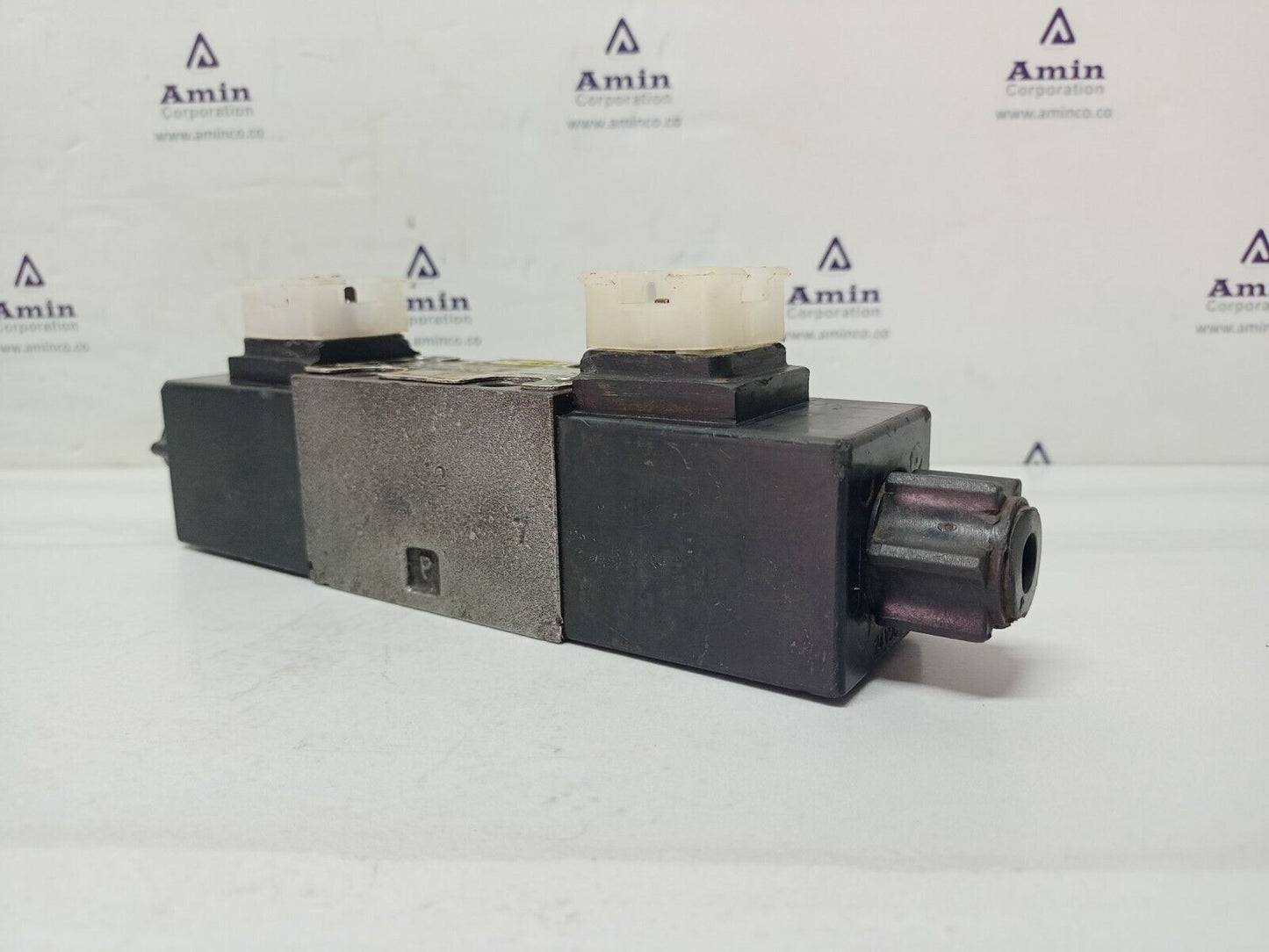 Parker D1VW-4-C-N-J-W-70X-5448 Directional control valve #2