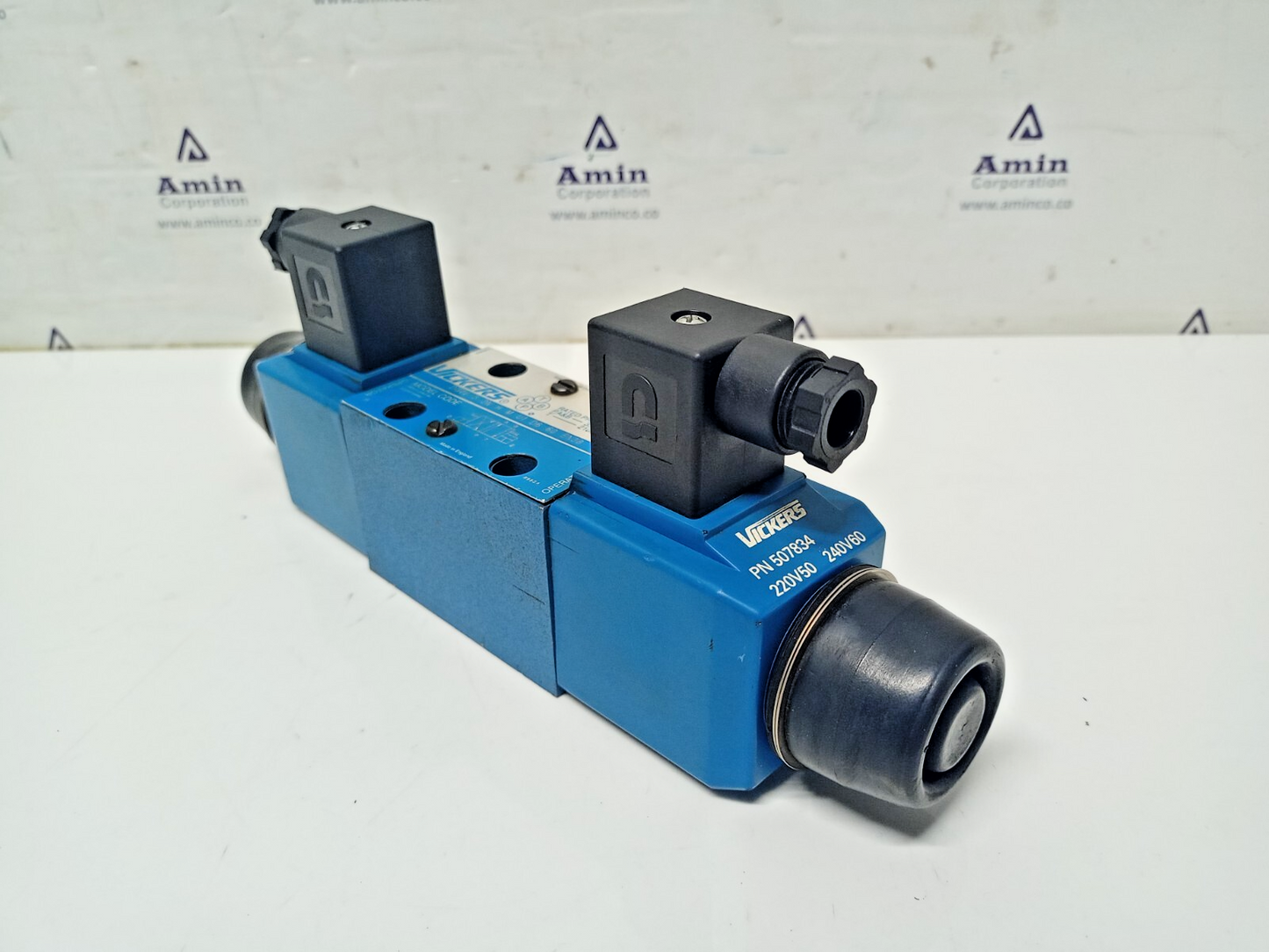 Vickers DG4V-3-2N-H-M-U1-D6-60 EN38 Directional control valve - NEW