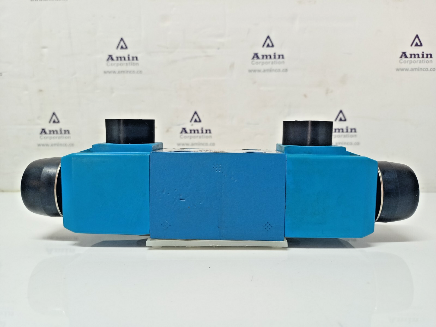 Eaton Vickers DG4V-3-2N-H-M-U-D6-60 Directional control valve - NEW