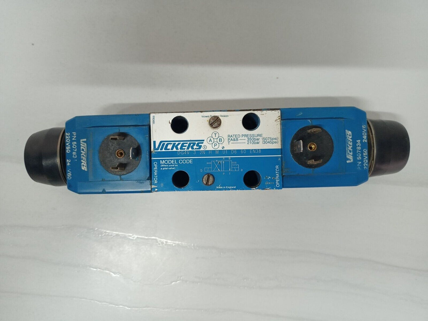 Vickers DG4V-3-2N-H-M-U1-D6-60 EN38 Directional Control valve
