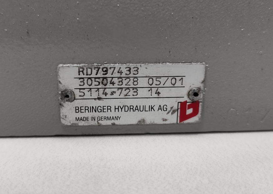 Beringer RD797433, 5114-723 14 Hydraulic Valve Block - NEW