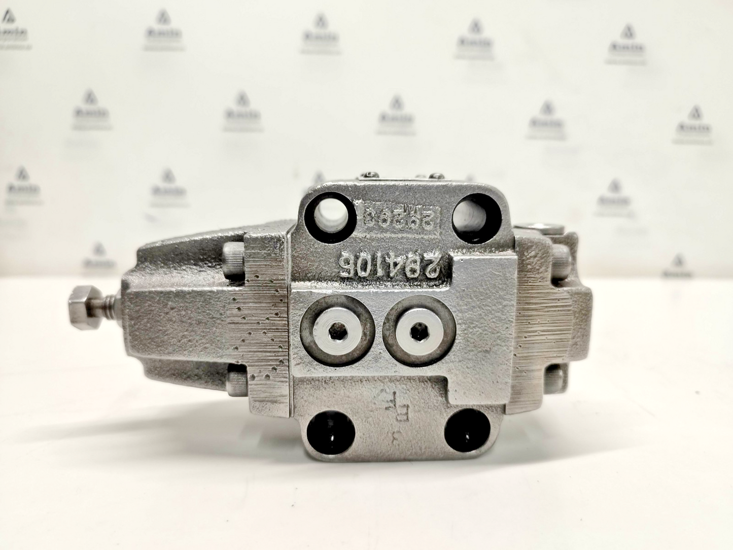 Vickers RG-03-D4-30 Pressure Control Valve Pressure Range: 250-1000PSI - NEW