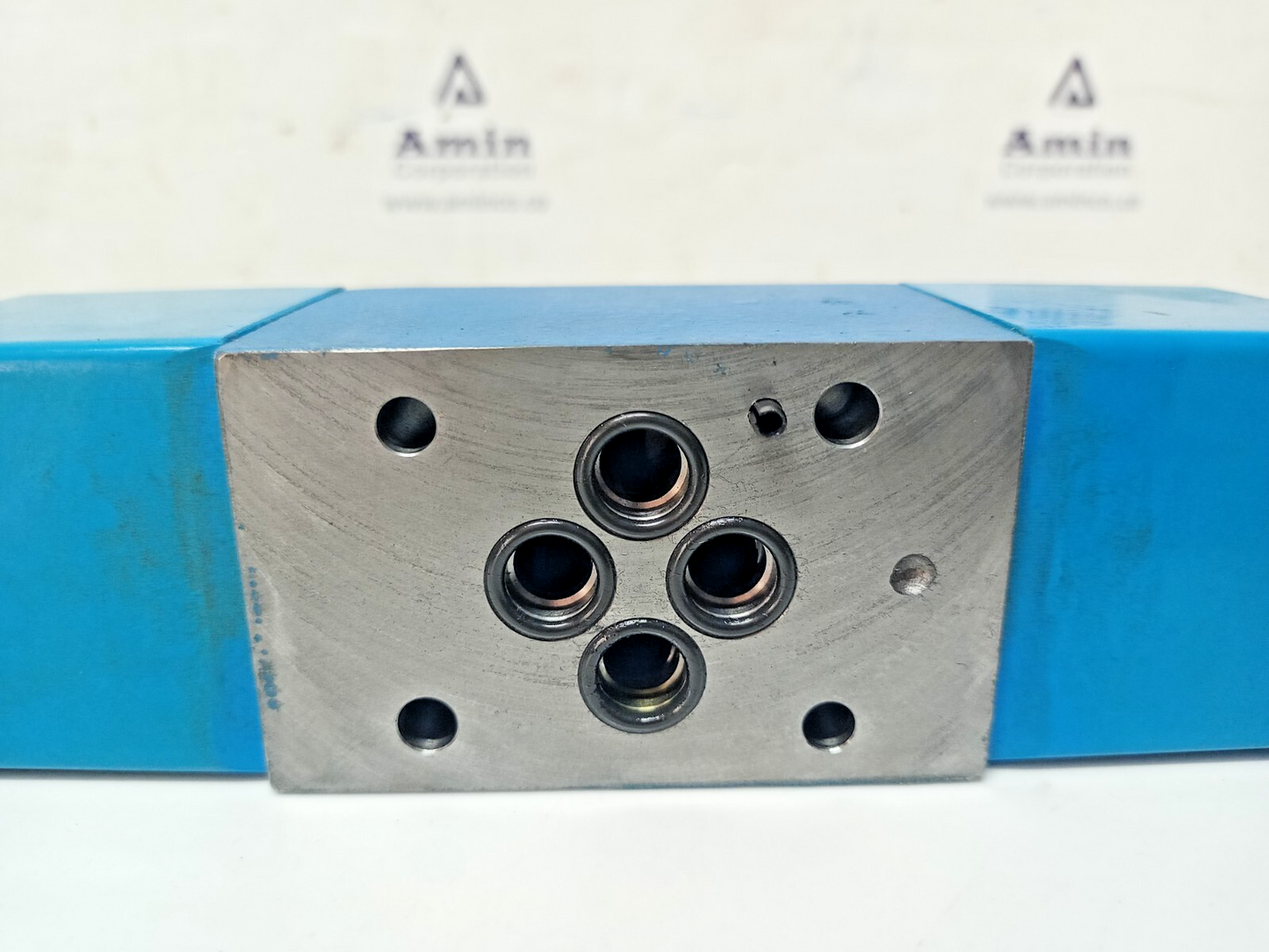 Eaton Vickers DG4V-3-2N-H-M-U-D6-60 Directional control valve - NEW