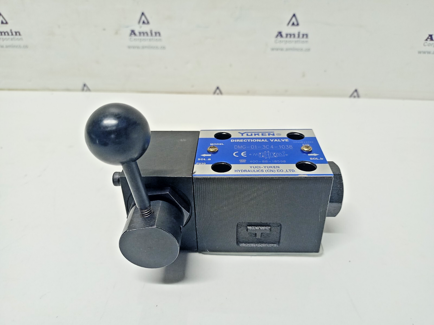 Yuken DMG-01-3C4-1038 Directional valve - NEW