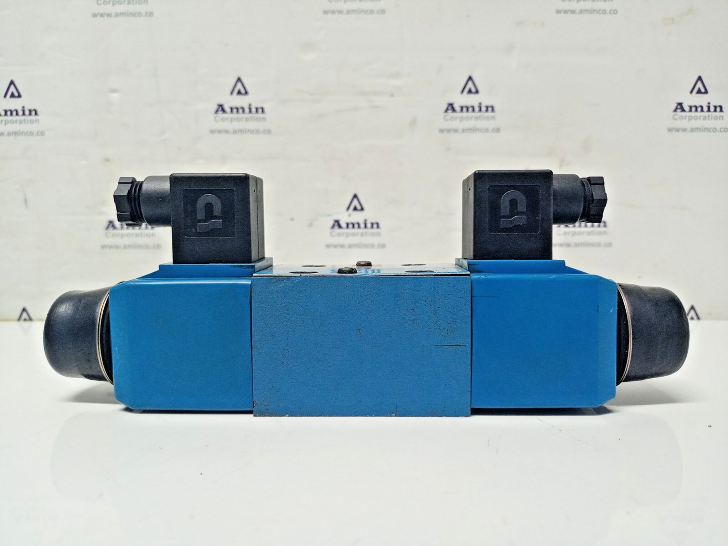 Vickers DG4V-3-2N-H-M-U1-D6-60 EN38 Directional control valve - NEW