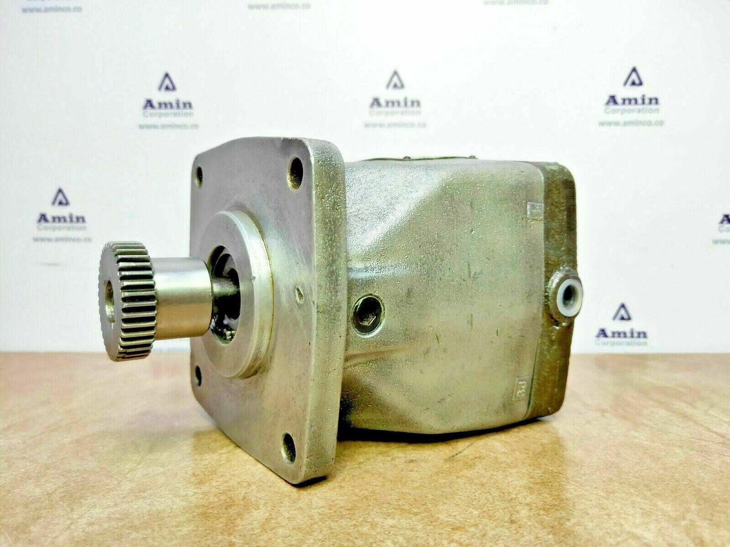Nachi PMB-1B-10-10 Hydraulic Piston Motor - NEW Unused Surplus