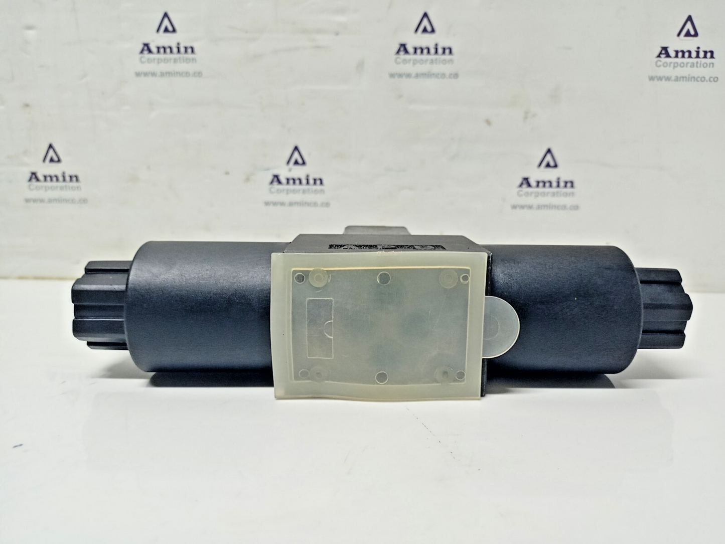 Make NS692N-6-AGB-50 Solenoid operated Directional control valve - NEW