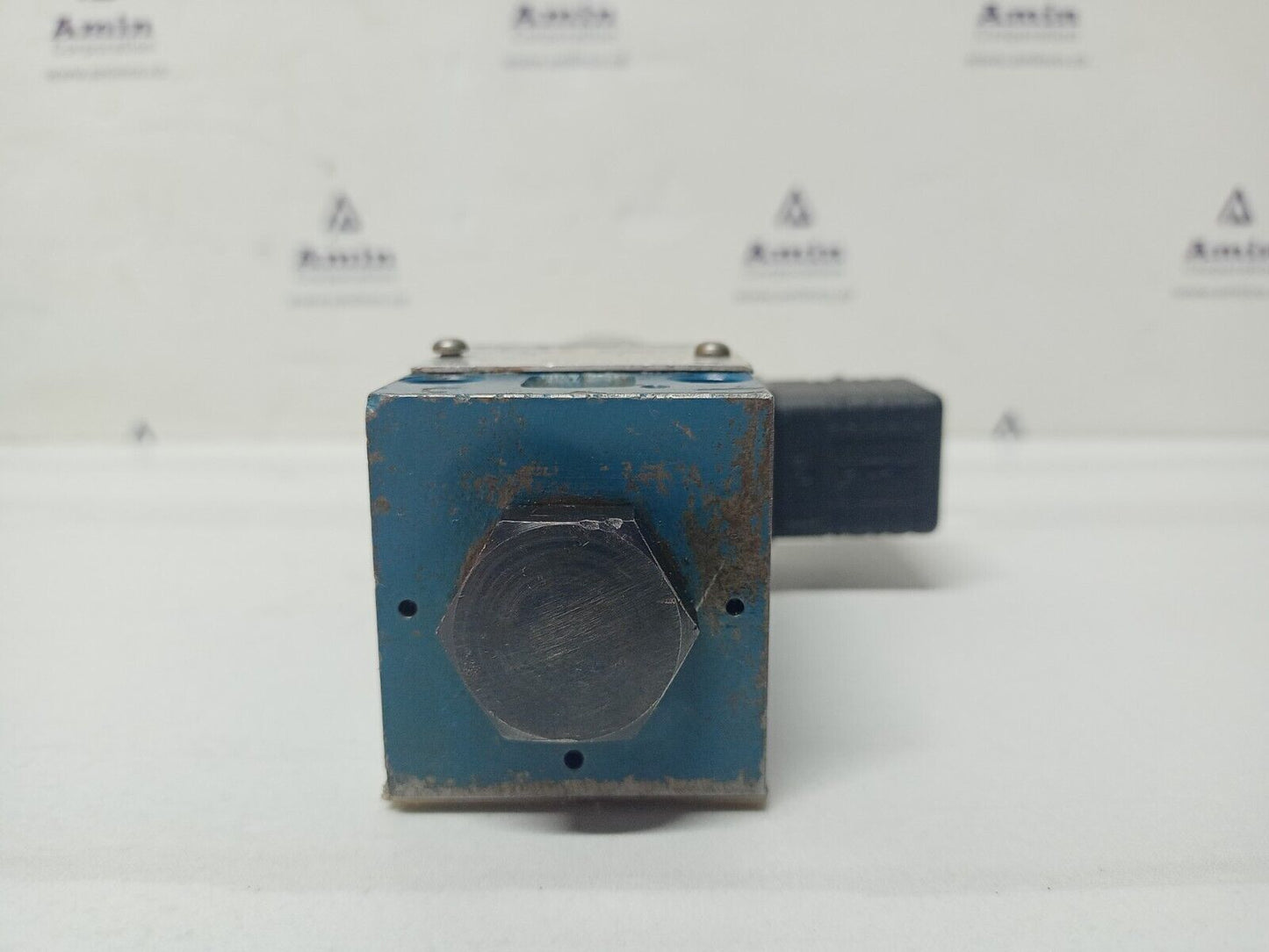 FAVELLE FAVCO Part No. 1099800355 Directional control valve - NEW