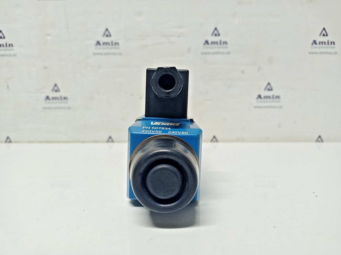 Vickers DG4V-3-2N-H-M-U1-D6-60 EN38 Directional control valve - NEW