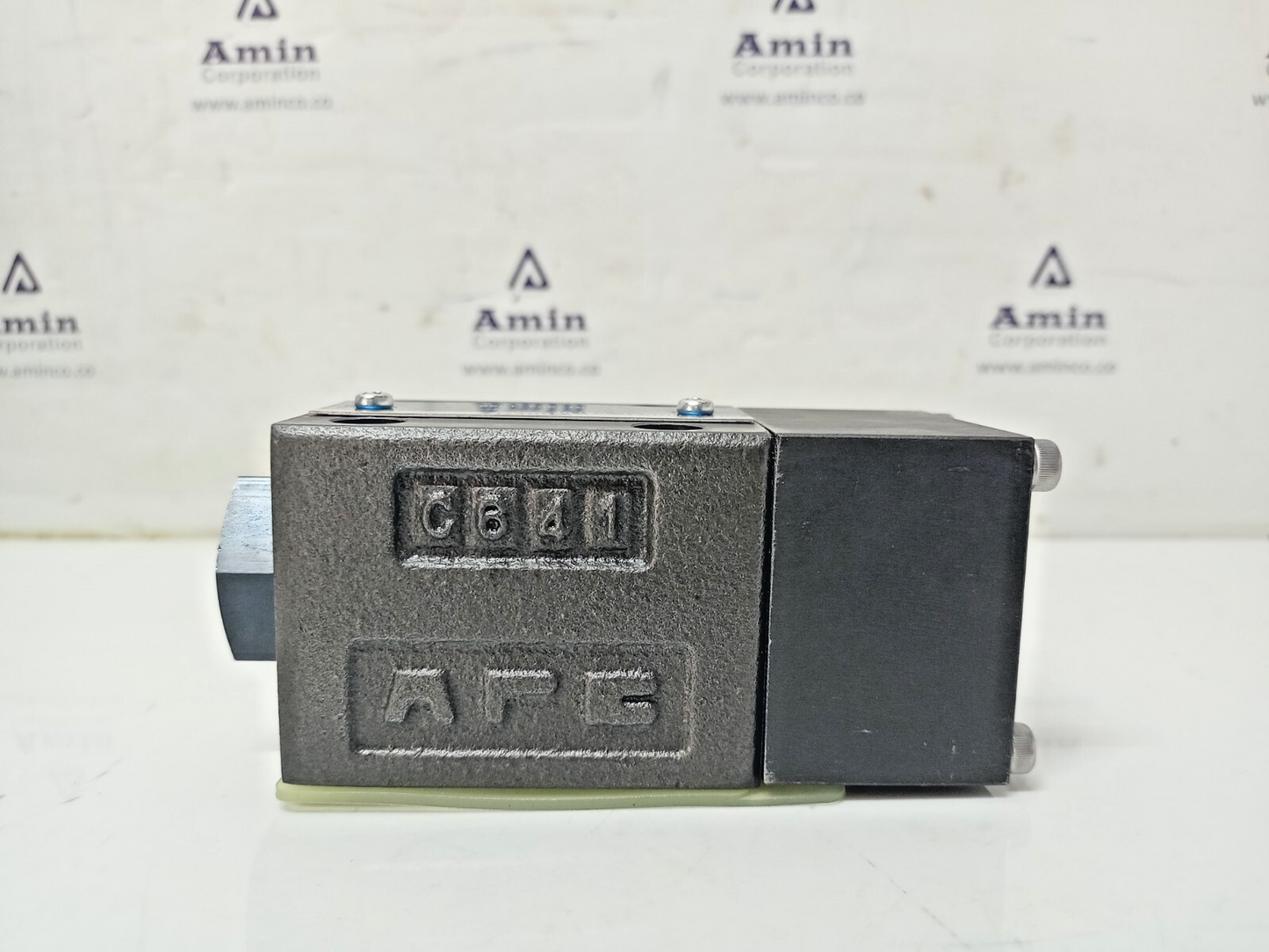 Yuken DMG-01-3C4-1038 Directional valve - NEW #2