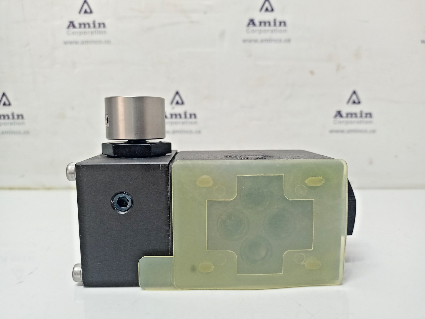 Yuken DMG-01-3C4-1038 Directional valve - NEW #2