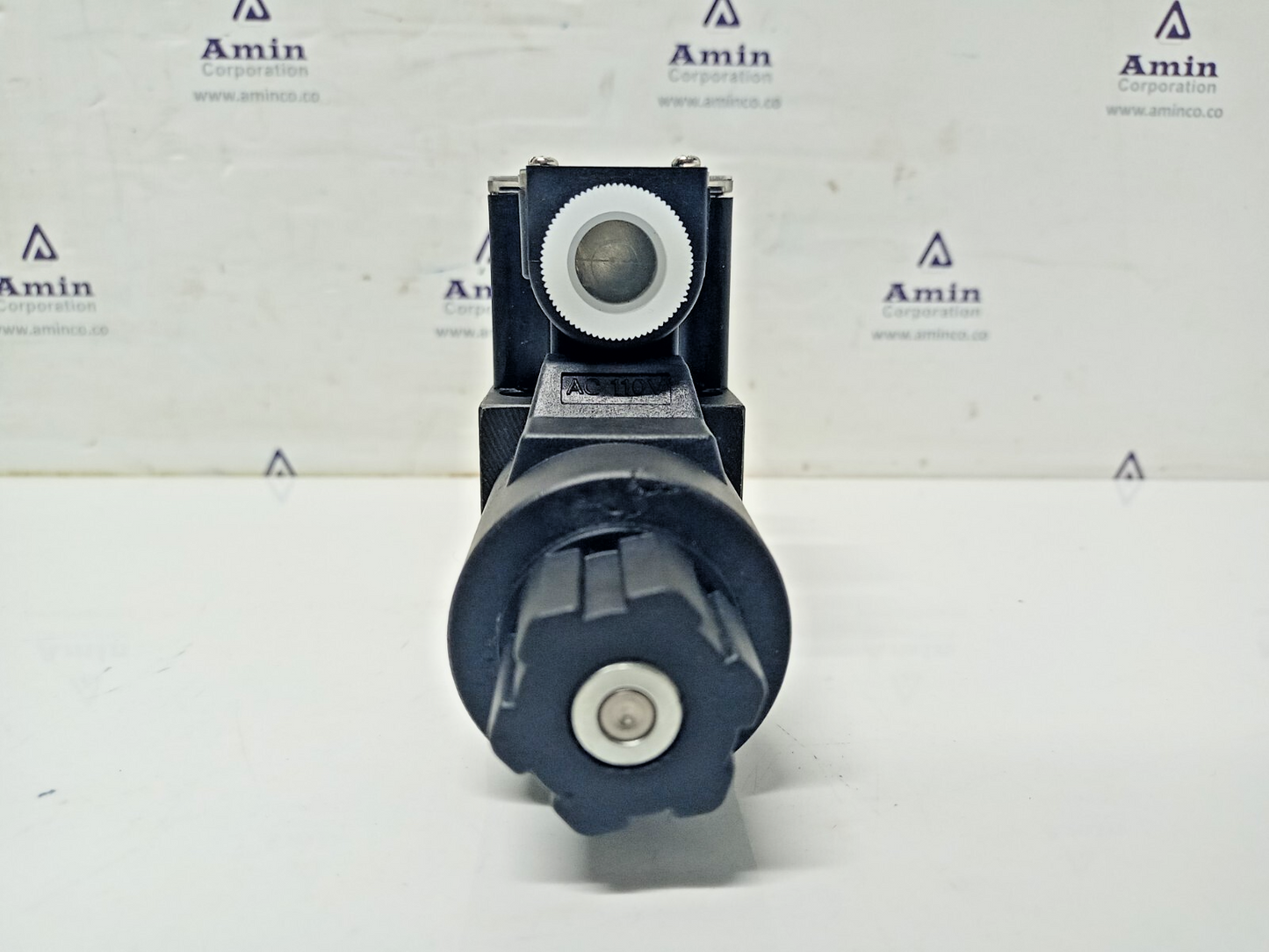 Make NS692N-6-AGB-50 Solenoid operated Directional control valve - NEW