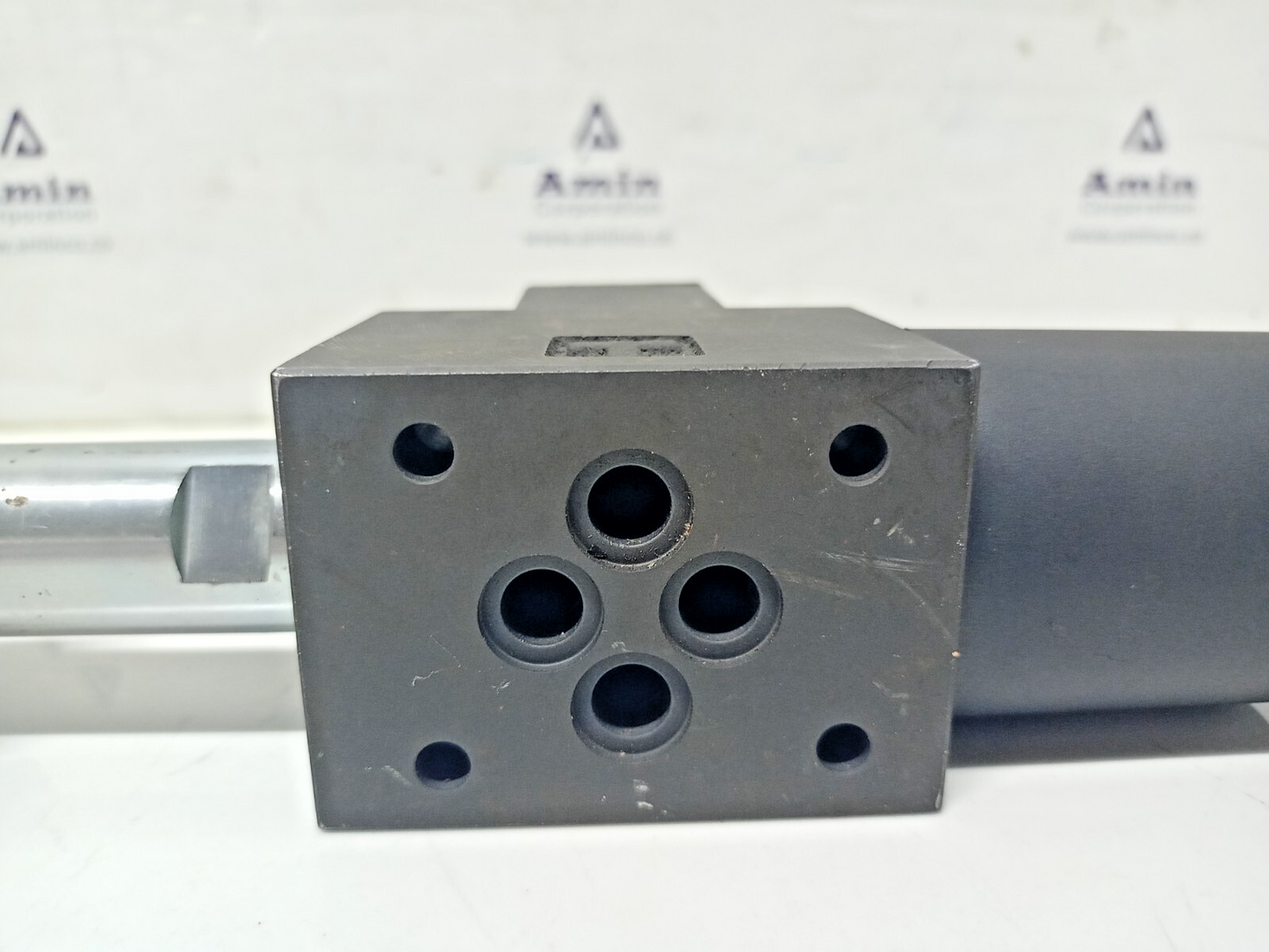 Yongjin NS692N-6-AGB-50A Solenoid operated Directional control valve - NEW