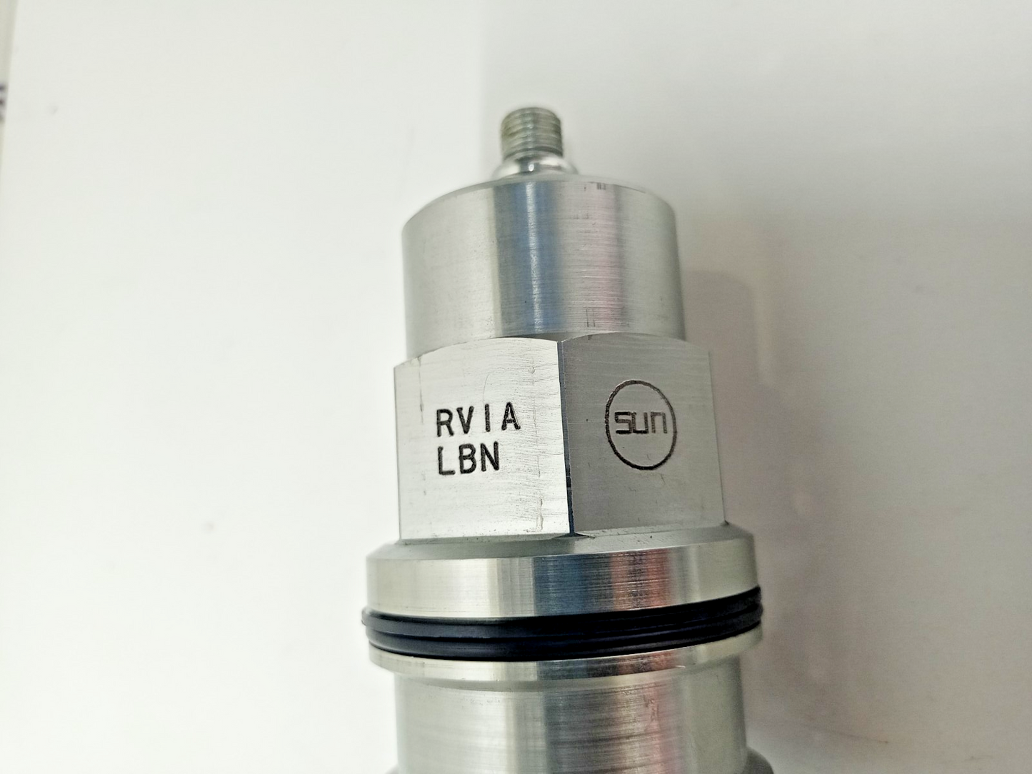 Sun hydraulics RVIA-LBN pilot-operated, balanced piston relief valve -NEW
