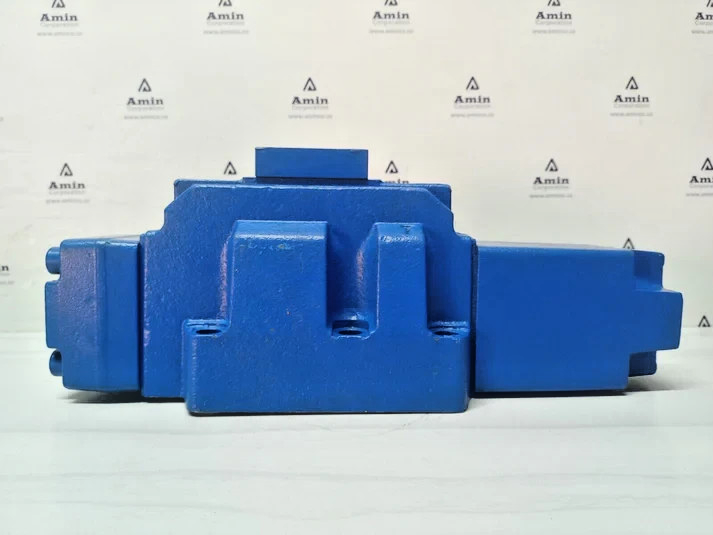 Rexroth 4WRH 25 W6-220-70 M Proportional Directional valve R900964592 - NEW
