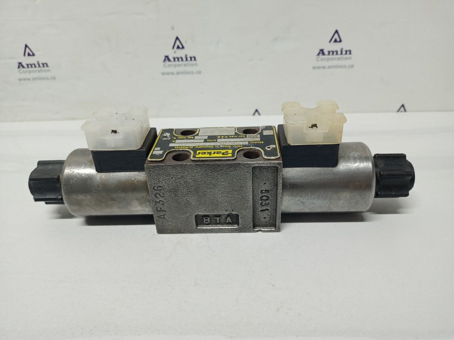 Parker D1VW-4-C-N-J-W-70X-5448 Directional control valve