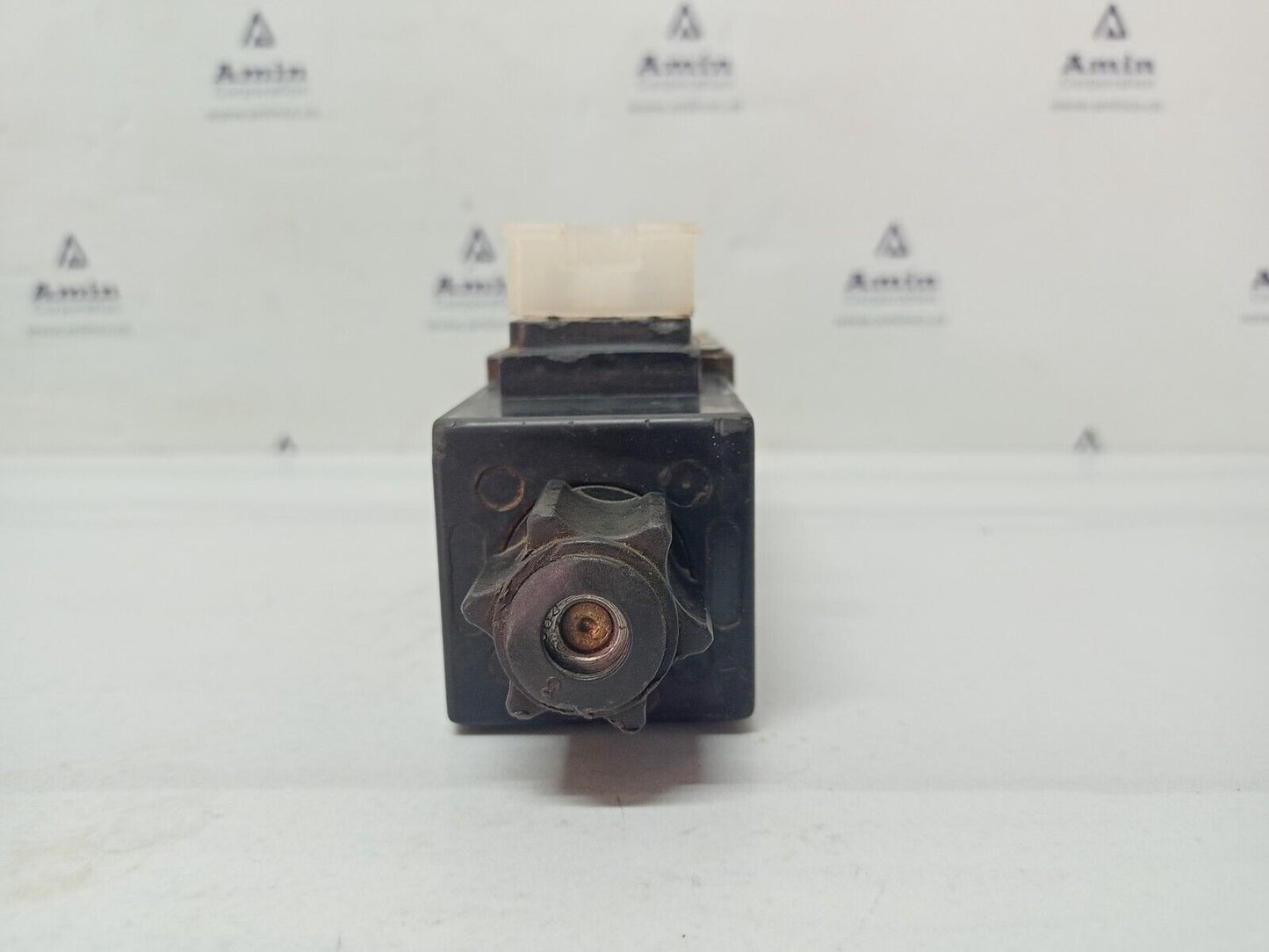 Parker D1VW-4-C-N-J-W-70X-5448 Directional control valve #2