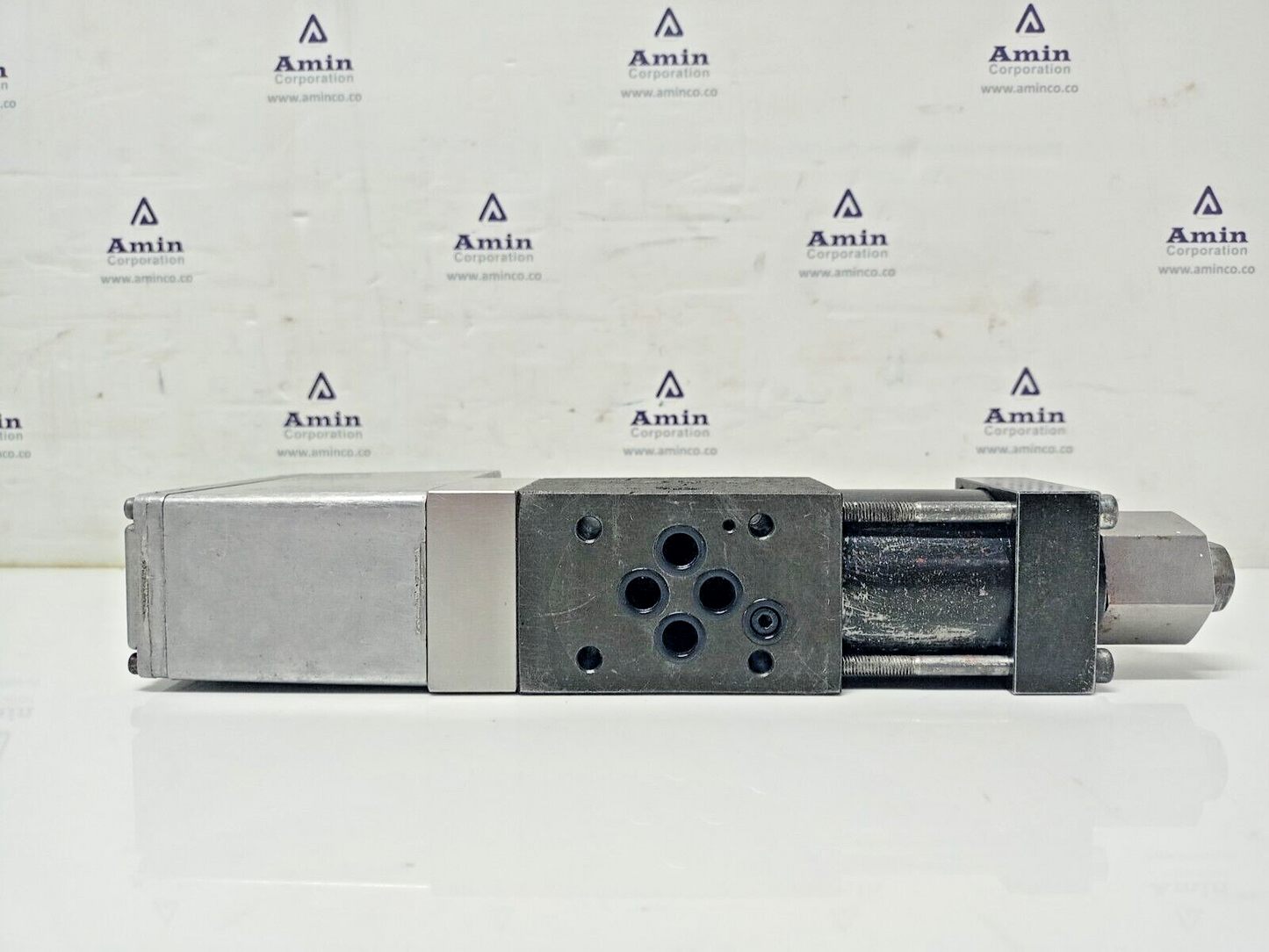 Moog D635-606B Hydraulic Servo valve Framo P/N: A11592, 300bar, 24VDC