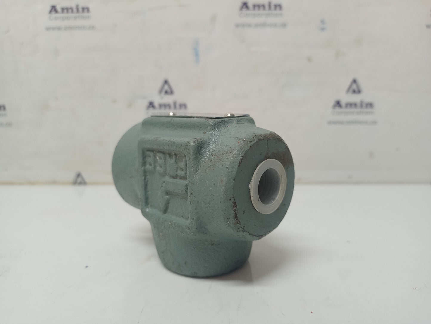 Yuken CRT-03-04-50 Right angle Check valve - NEW