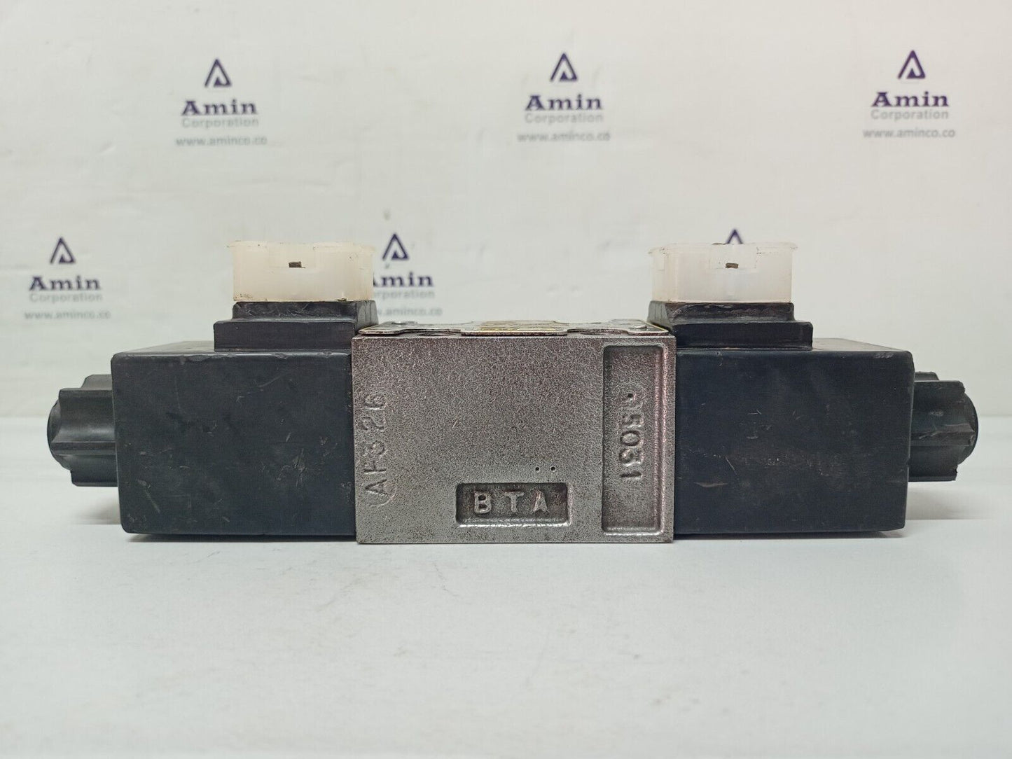 Parker D1VW-4-C-N-J-W-70X-5448 Directional control valve #2