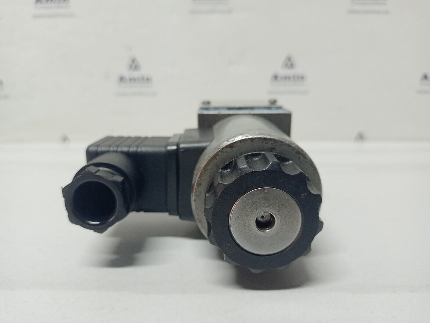 FAVELLE FAVCO Part No. 1099800355 Directional control valve - NEW
