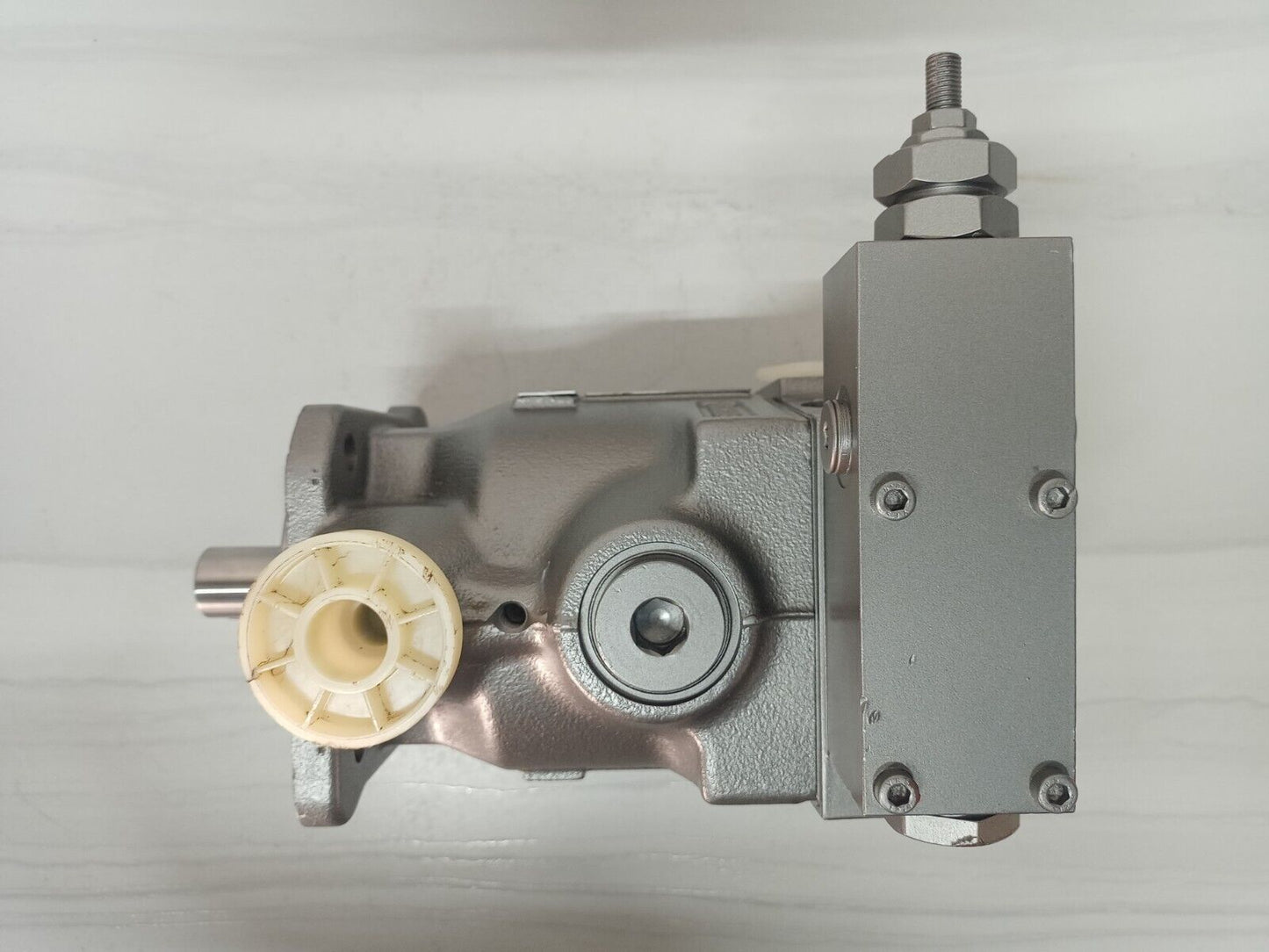 Parker PV028R1K1T1NMMC Variable displacement Axial Piston Pump 28cc - NEW