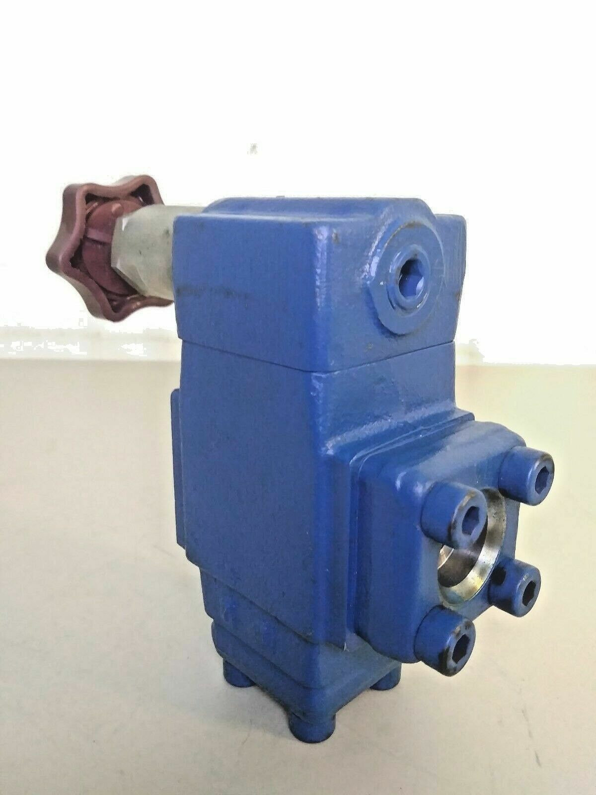 Uchida Hydraulics RB1-O4F D-331 Valve - NEW