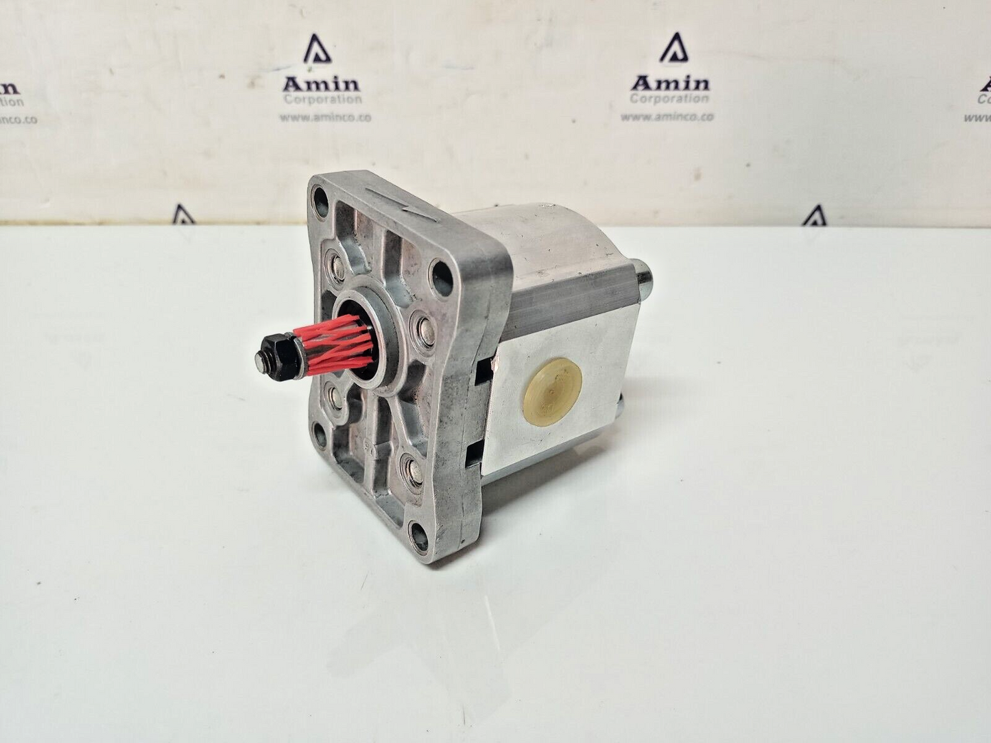 Concentric WP03B1B-020-R-22-NA-124N Hydraulic Gear pump - NEW