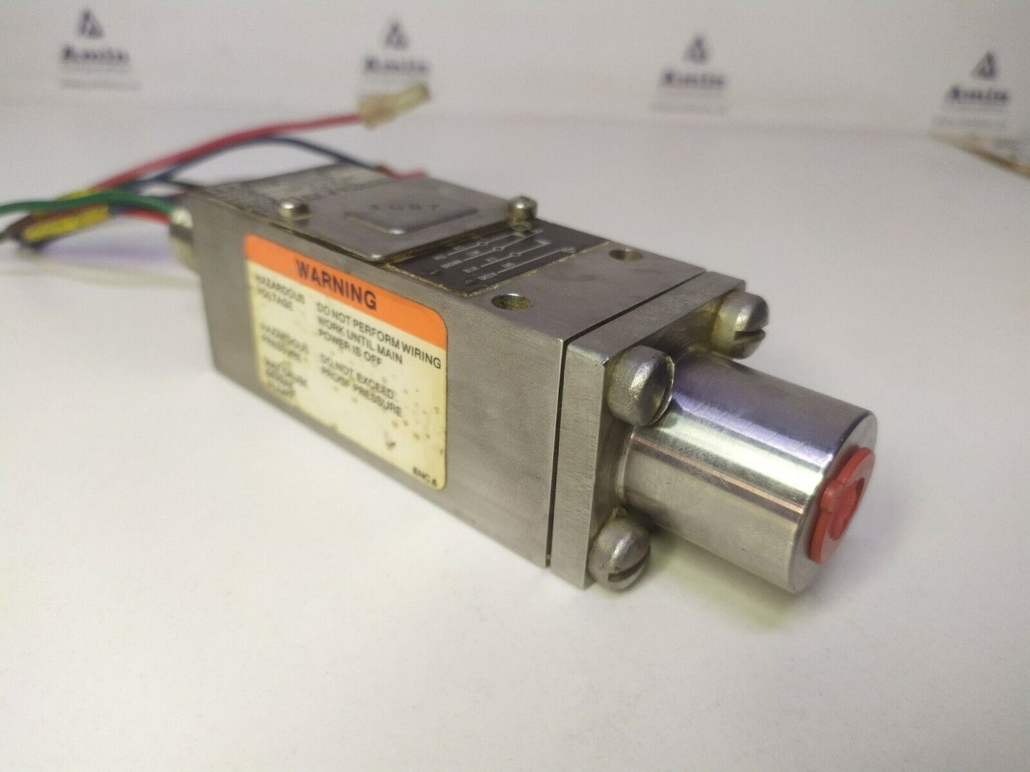 ITT Neo-Dyn 232P43C6HN R Adjustable pressure switch 1000-3100 Psig