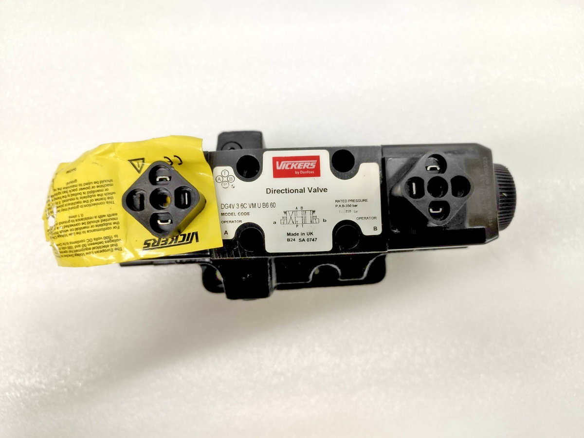 Vickers by Danfoss DG5V-7-8C-VM-U-B6-50 with DG4V-3-6C-VM-U-B6-60 Valve - NEW