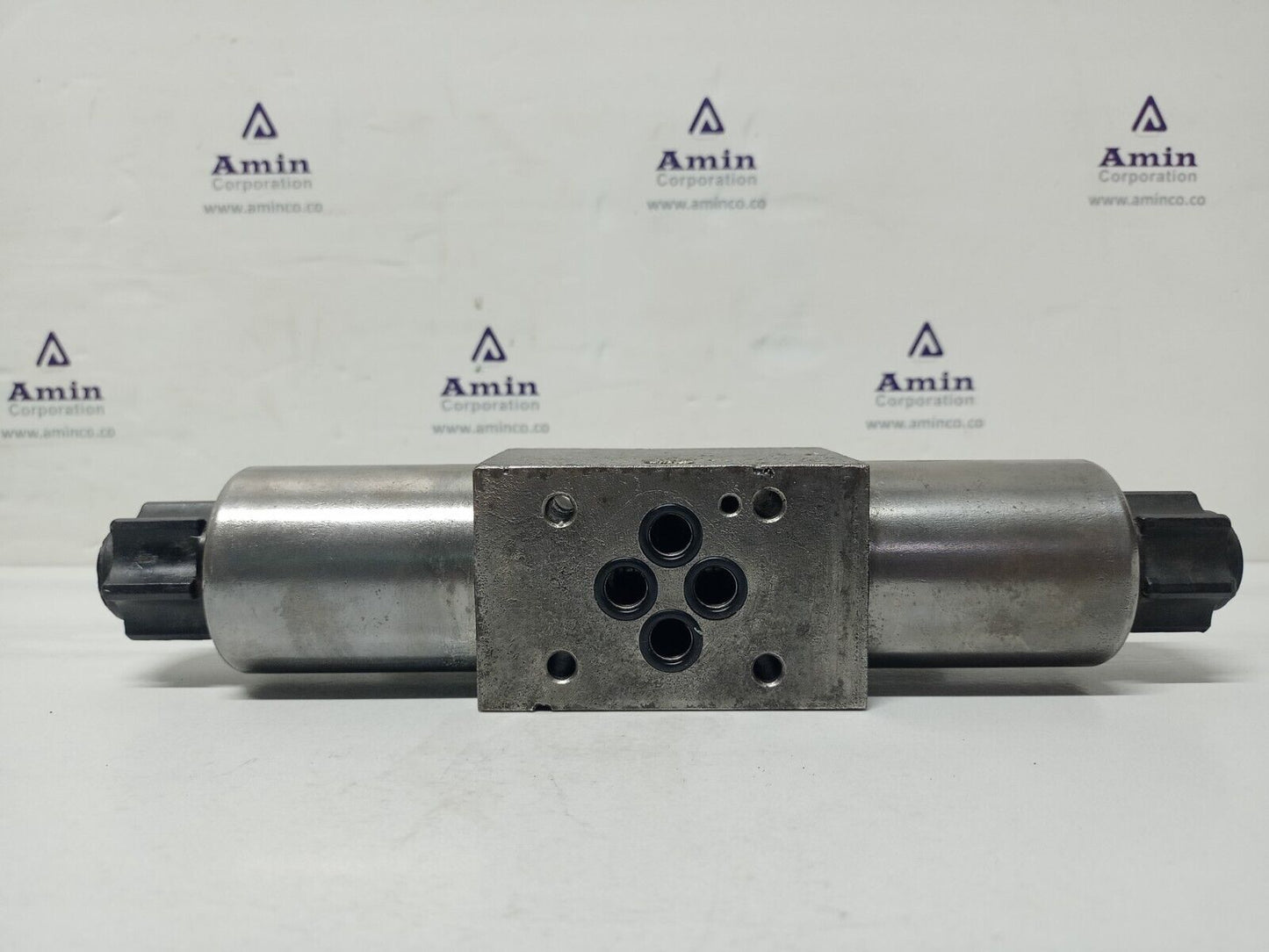 Parker D1VW-4-C-N-J-W-70X-5448 Directional control valve