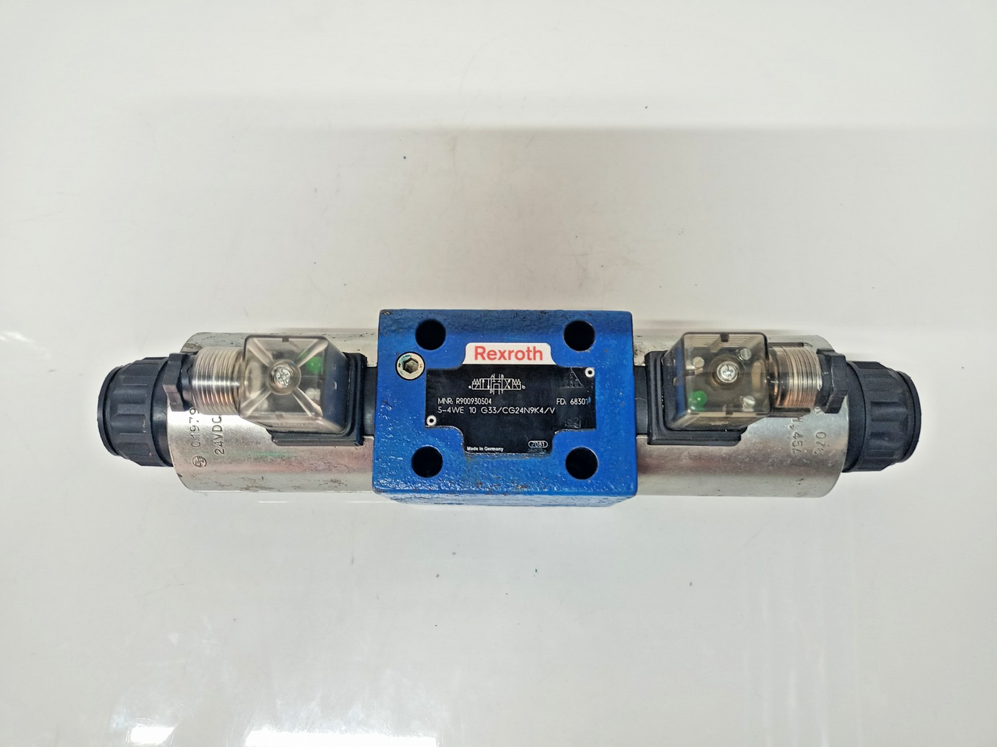 Rexroth 5-4WE 10 G33/CG24N9K4/V Directional control valve MNR: R900930504 - NEW