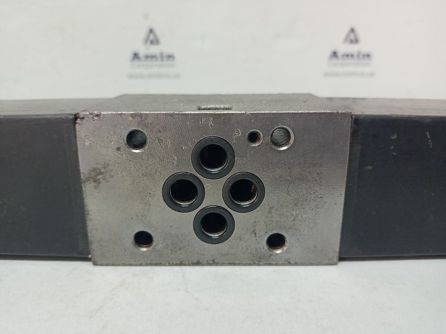 Parker D1VW-4-C-N-J-W-70X-5448 Directional control valve #2