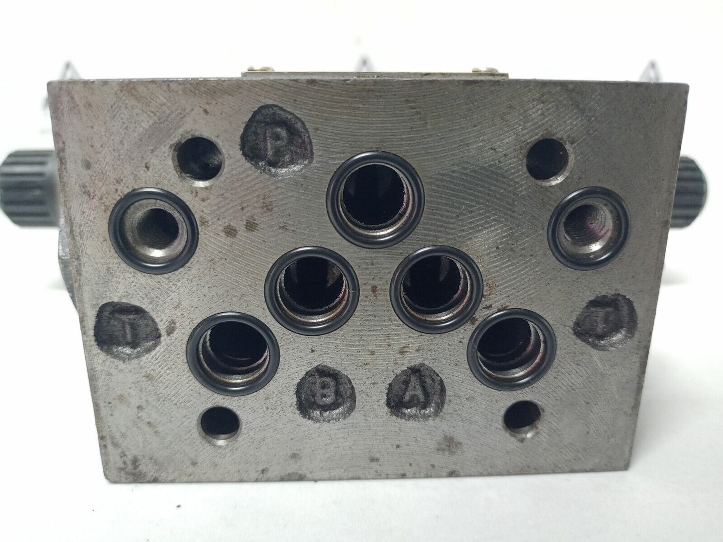 Parker D1VW4CNGW75 with D31DW2C5NGW75 Directional control valve - NEW