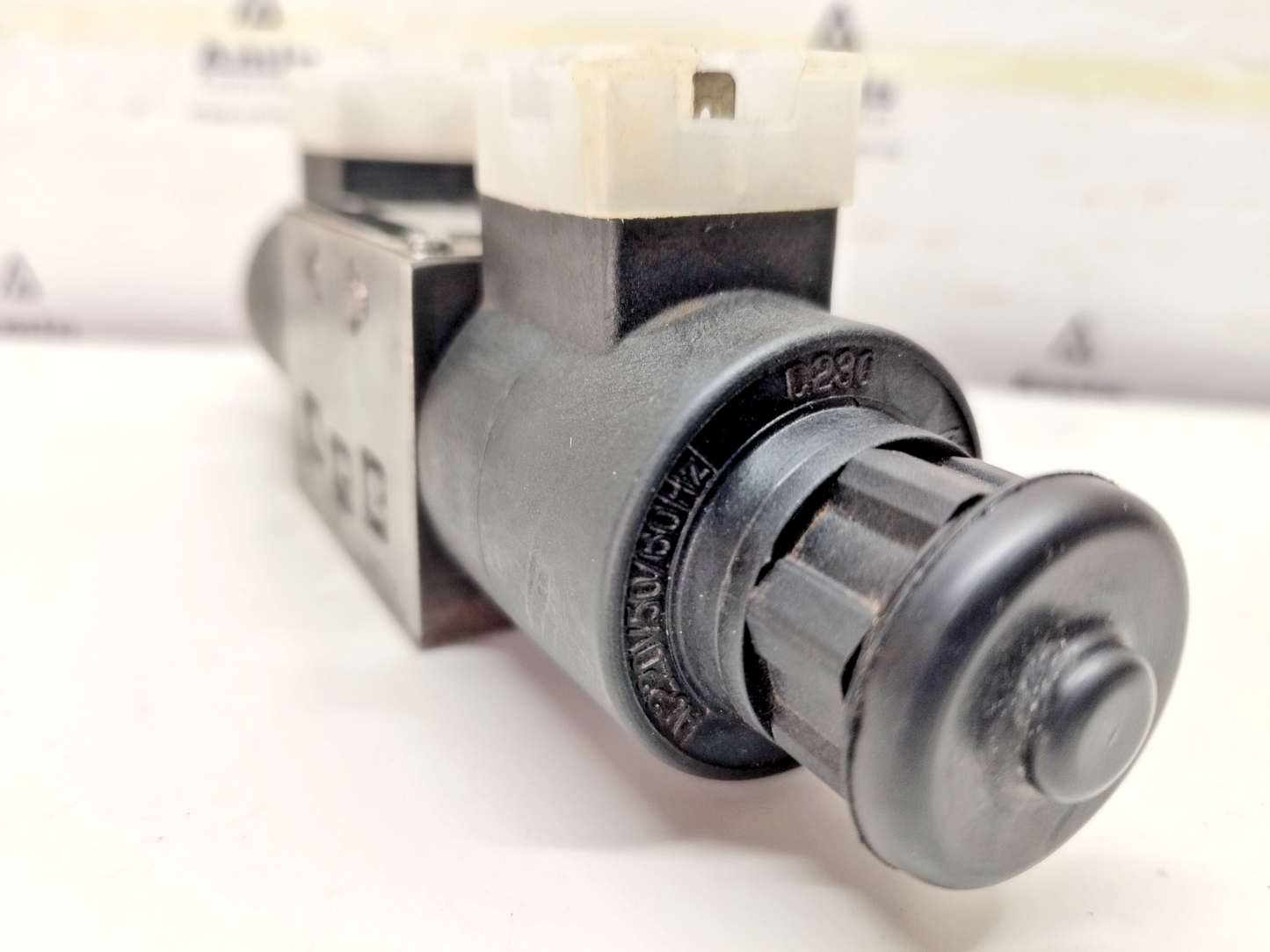 Damcos SA-G01-E3X-C230-31ES Directional control valve #2
