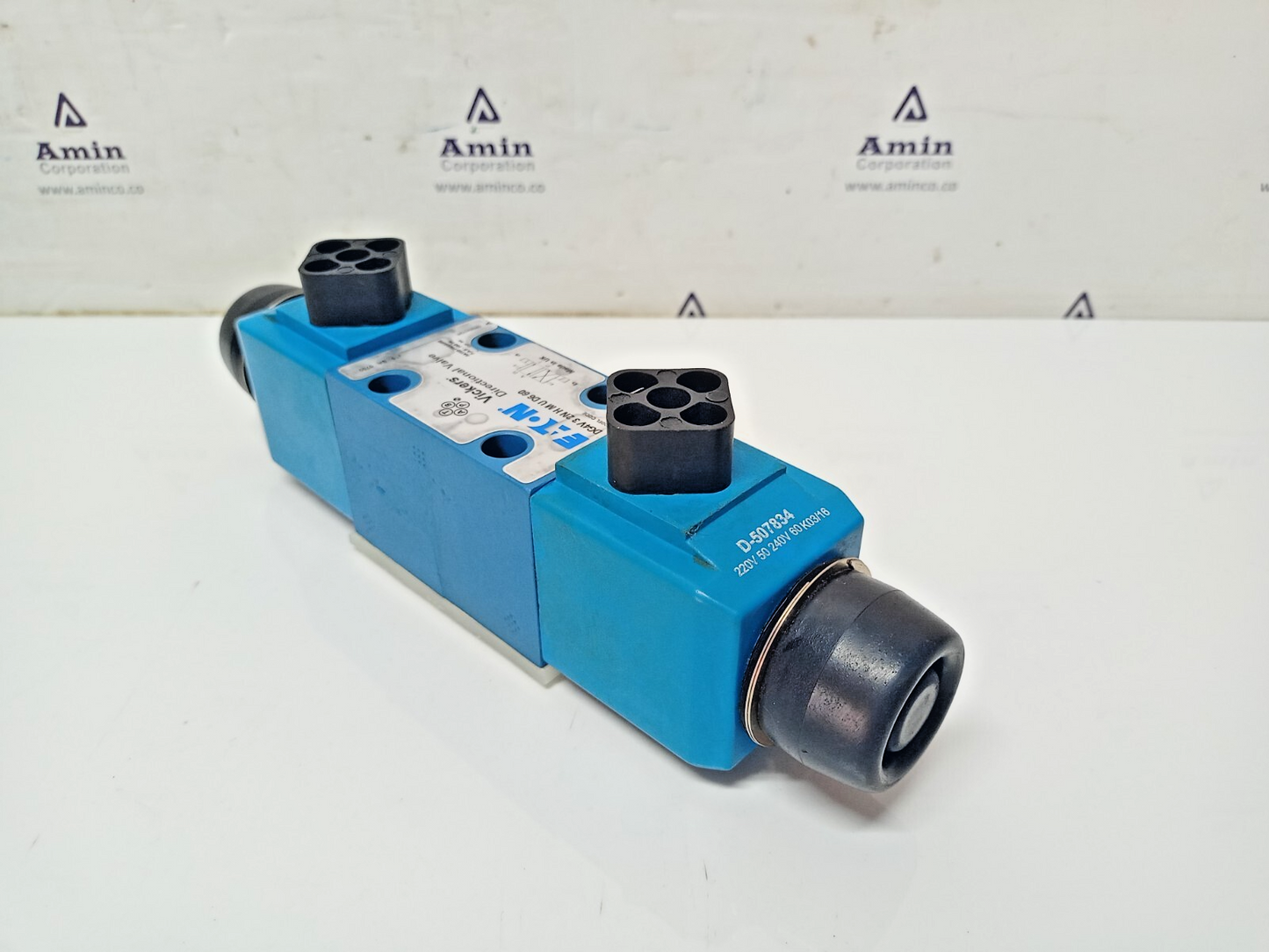 Eaton Vickers DG4V-3-2N-H-M-U-D6-60 Directional control valve - NEW