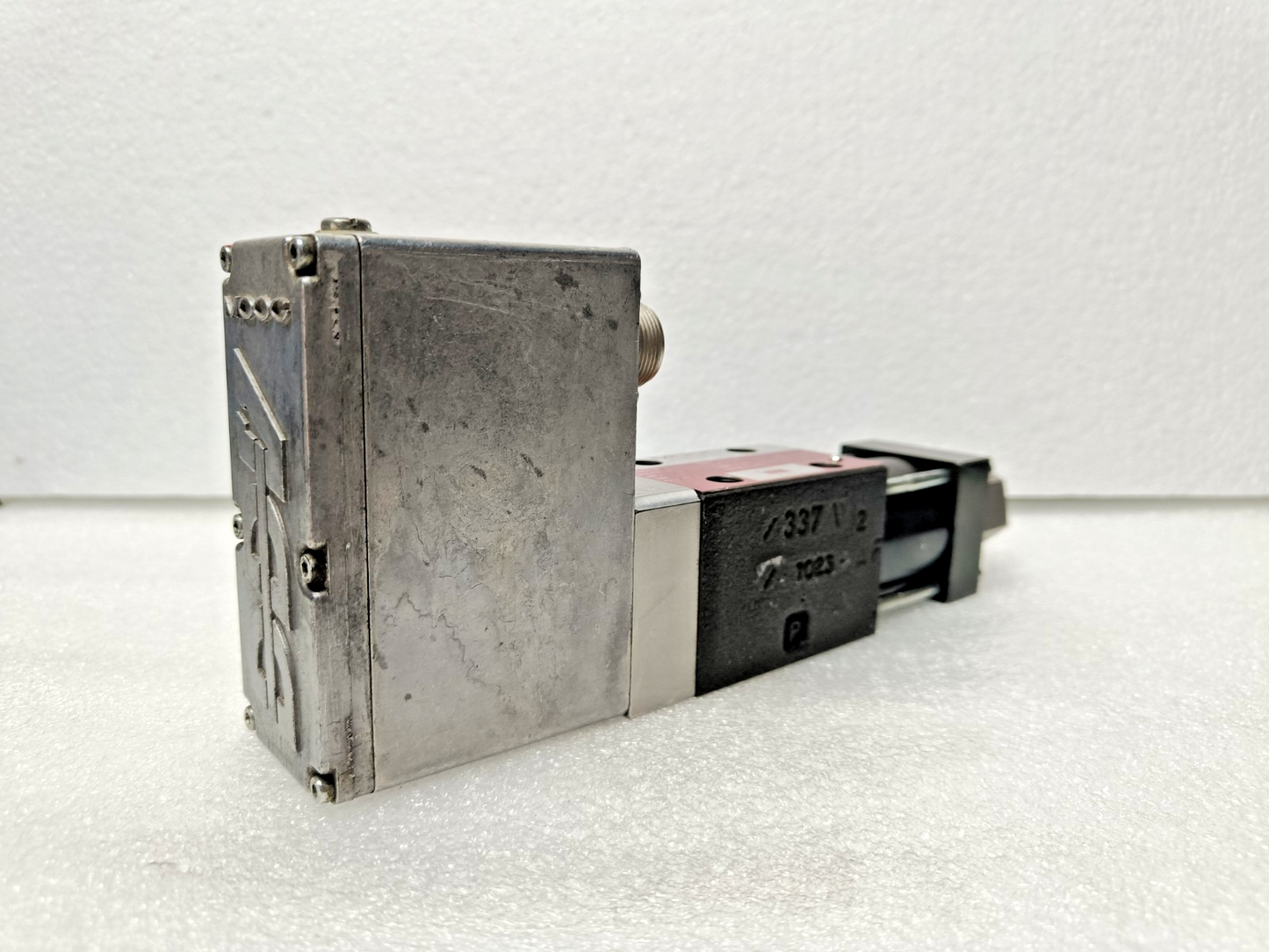 Moog D635-606B Hydraulic Servo valve Framo P/N: A11592 - Refurbished