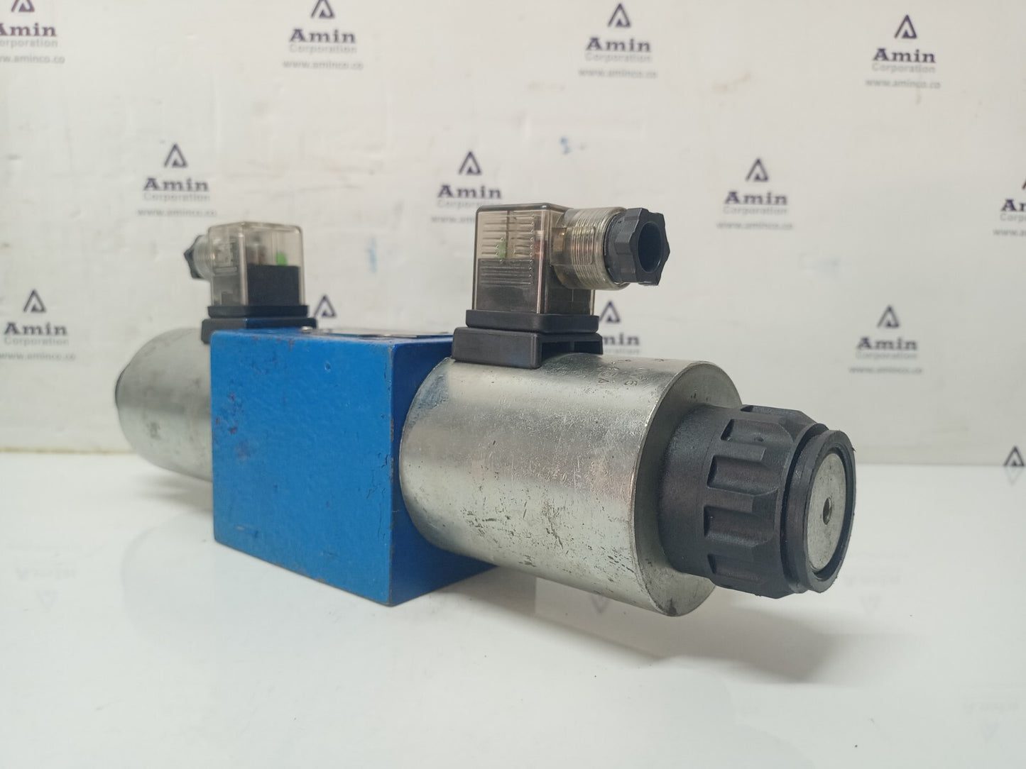 Rexroth 5-4WE 10 G33/CG24N9K4/V Directional control valve MNR: R900930504 - NEW