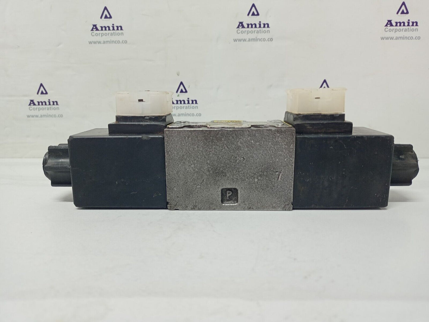 Parker D1VW-4-C-N-J-W-70X-5448 Directional control valve #2