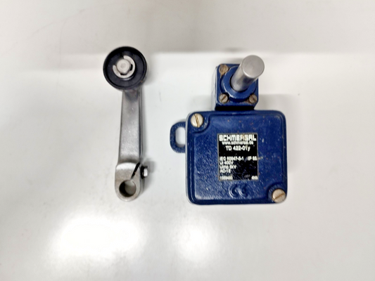 SCHMERSAL TD422-01Y, AC-15, Ui 400V, Uimp 6kV Limit Switch - NEW