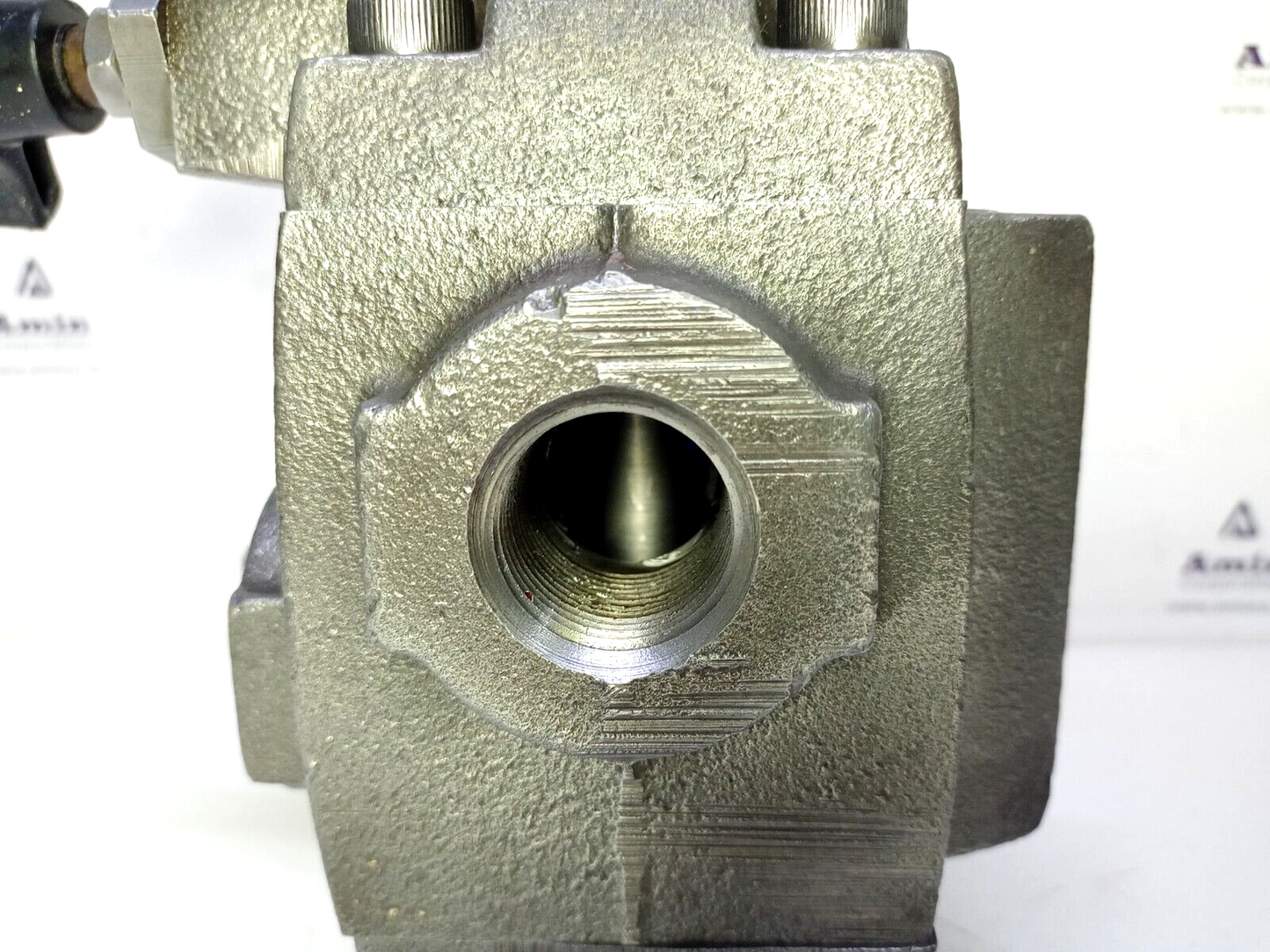 Vickers XCT-06-3F-30 Pressure Reducing Valve 2850 PSI Max. - NEW