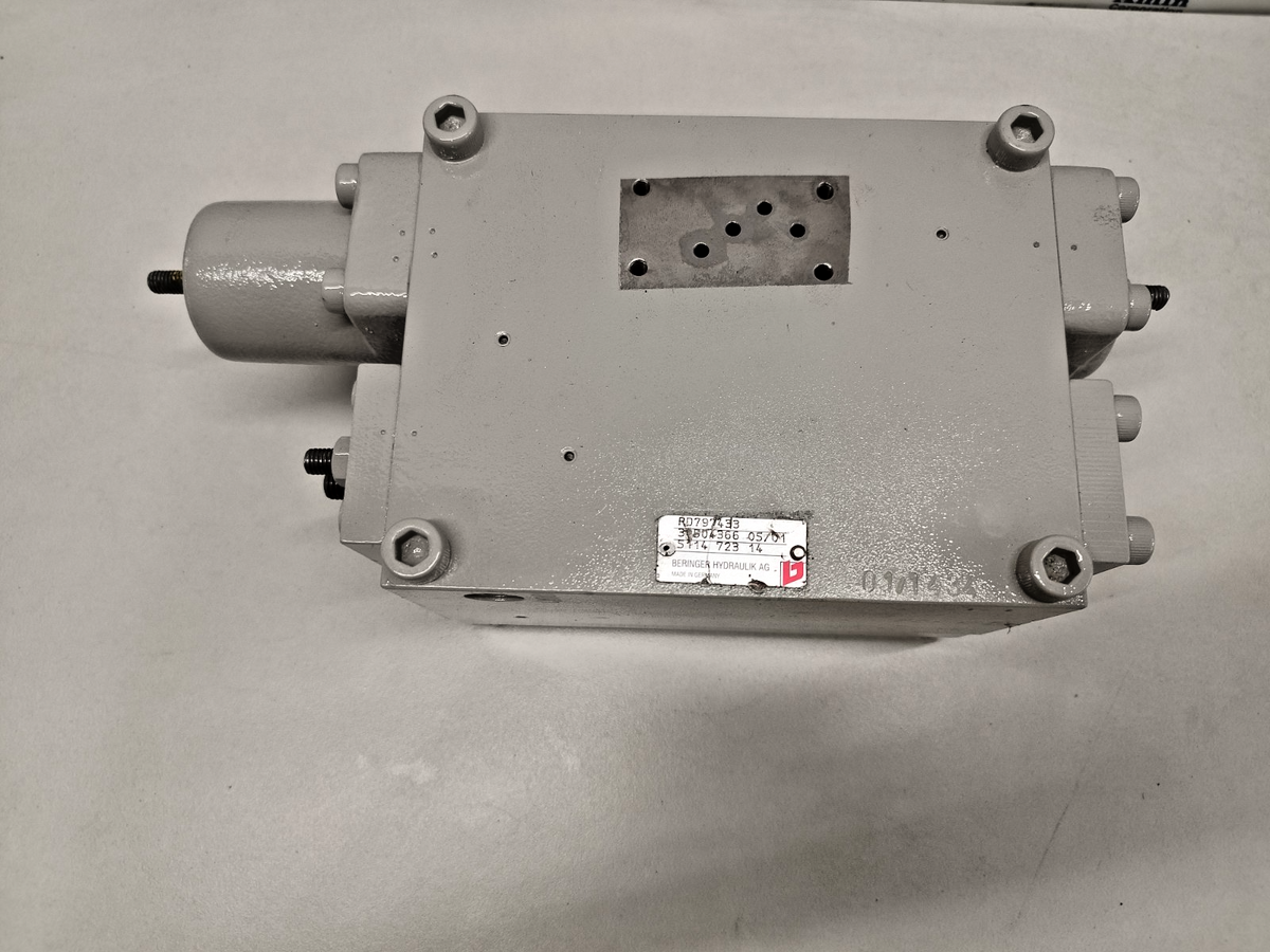 Beringer RD797433, 5114-723 14 Hydraulic Valve Block - NEW