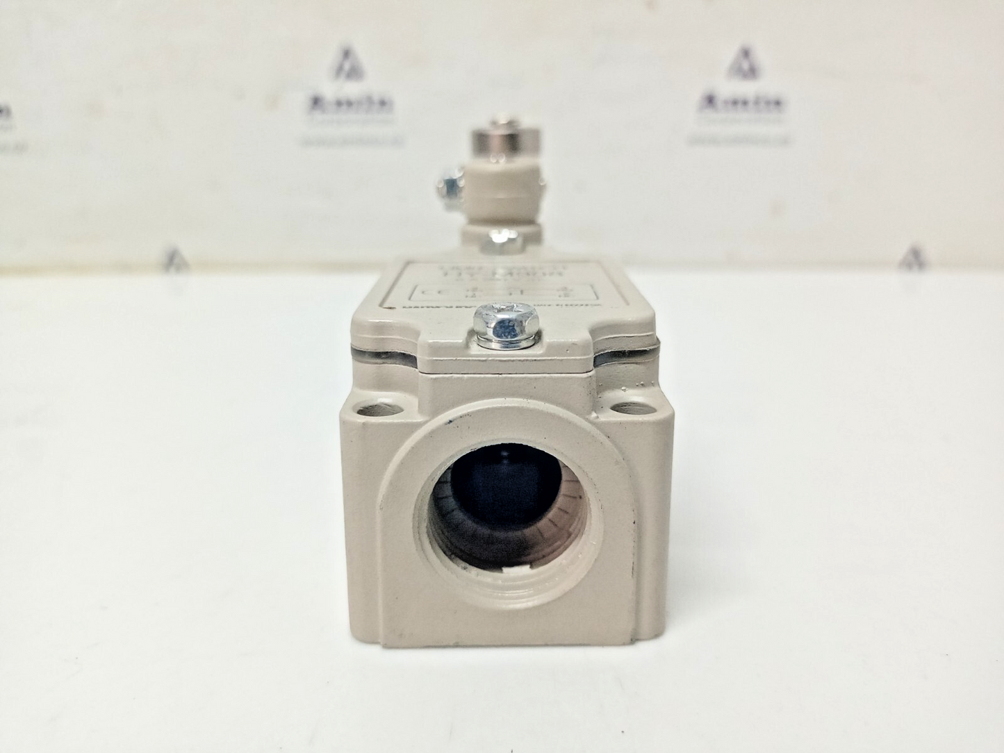 Hanyoung NUX HY-M908 Limit Switch 6A 250VAC - NEW