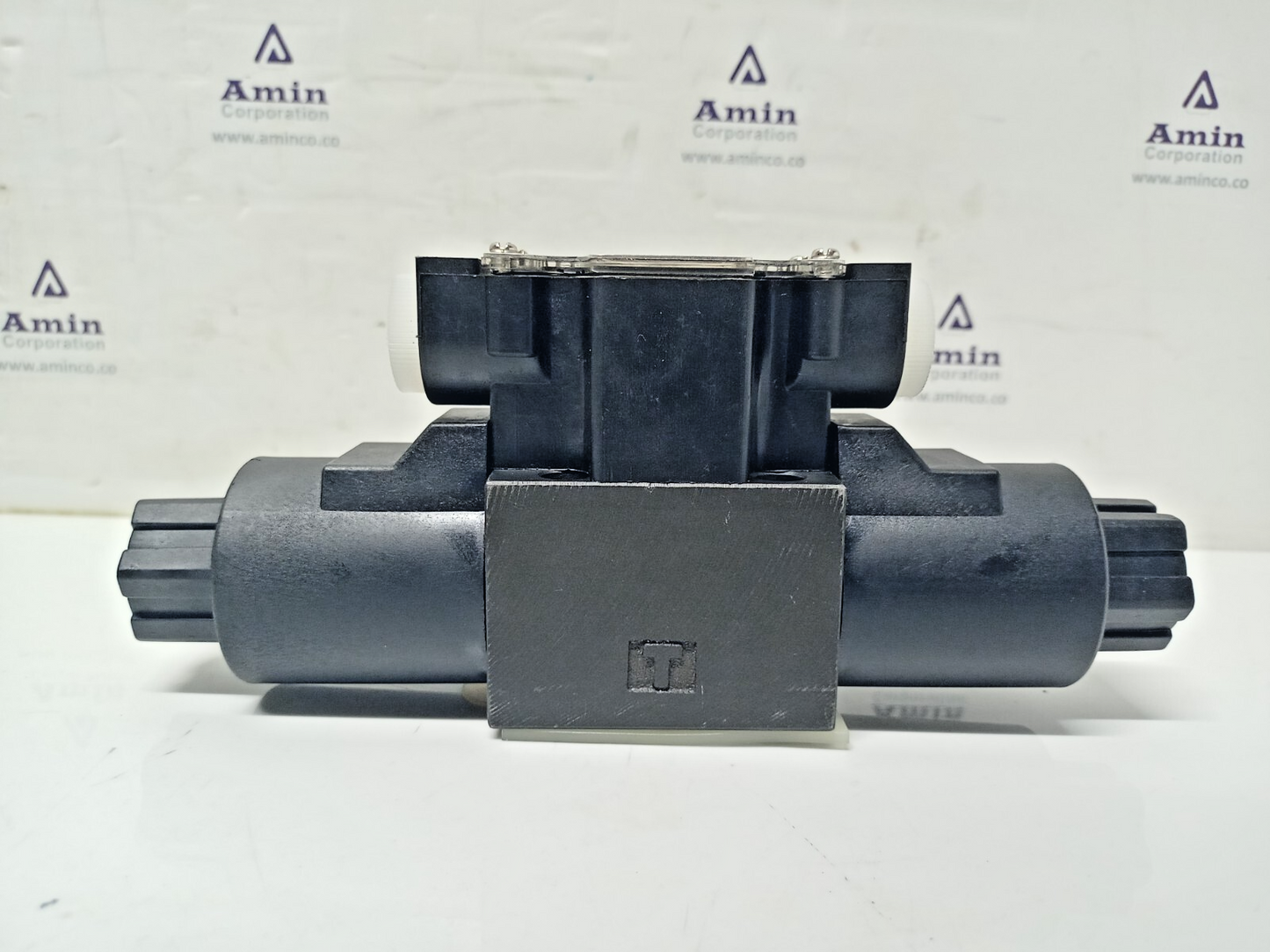 Make NS692N-6-AGB-50 Solenoid operated Directional control valve - NEW